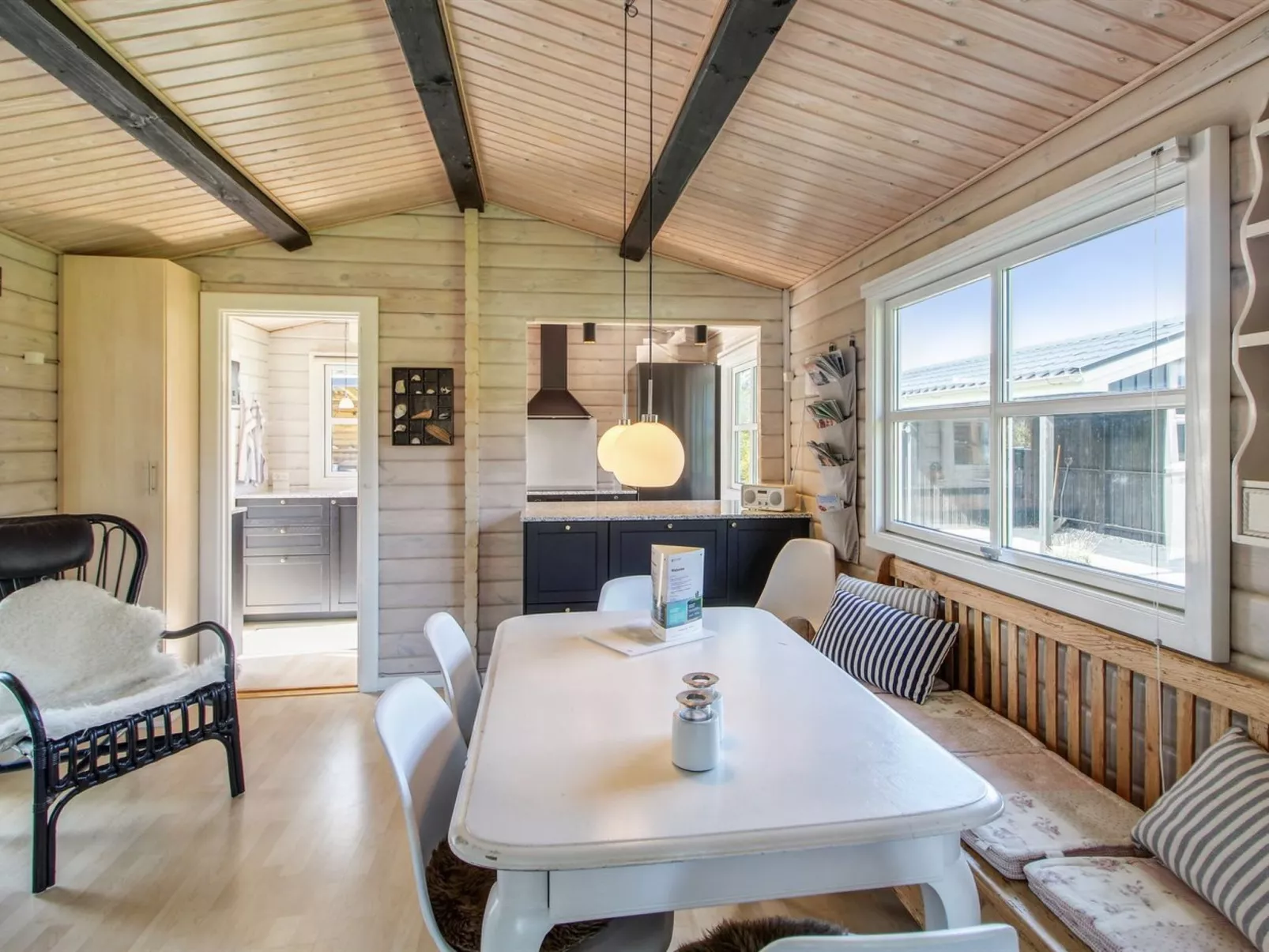 "Botwith" - 400m from the sea-Binnen