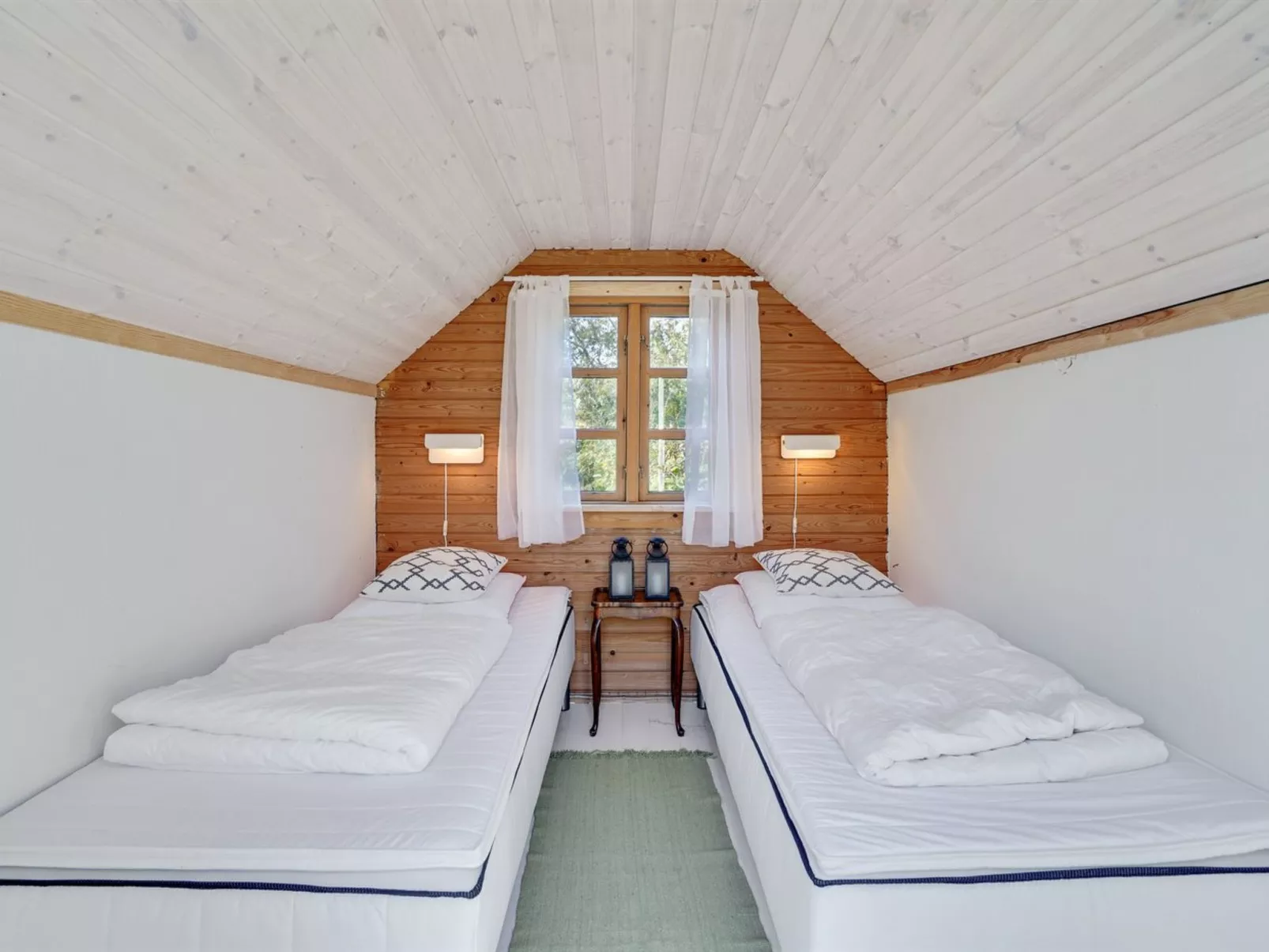 "Tomine" - 500m to the fjord-Binnen