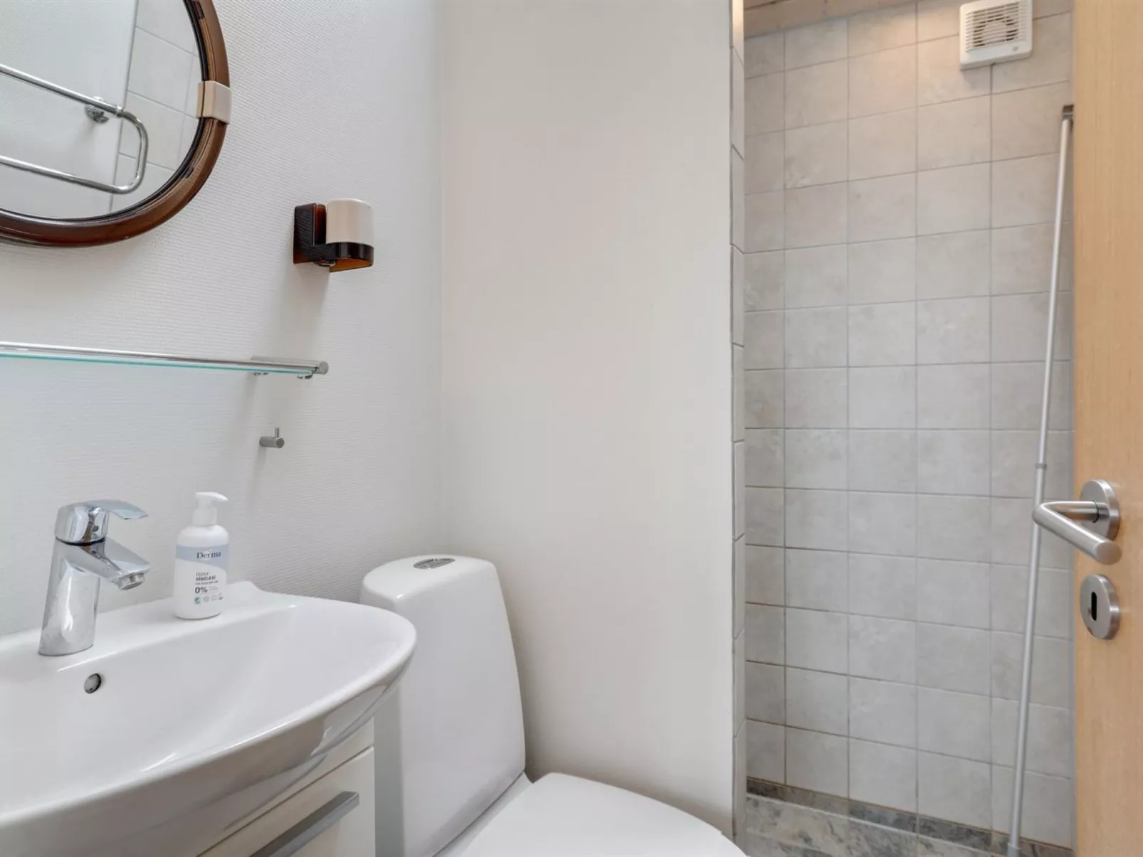 "Bilal" - 20m from the sea-Binnen