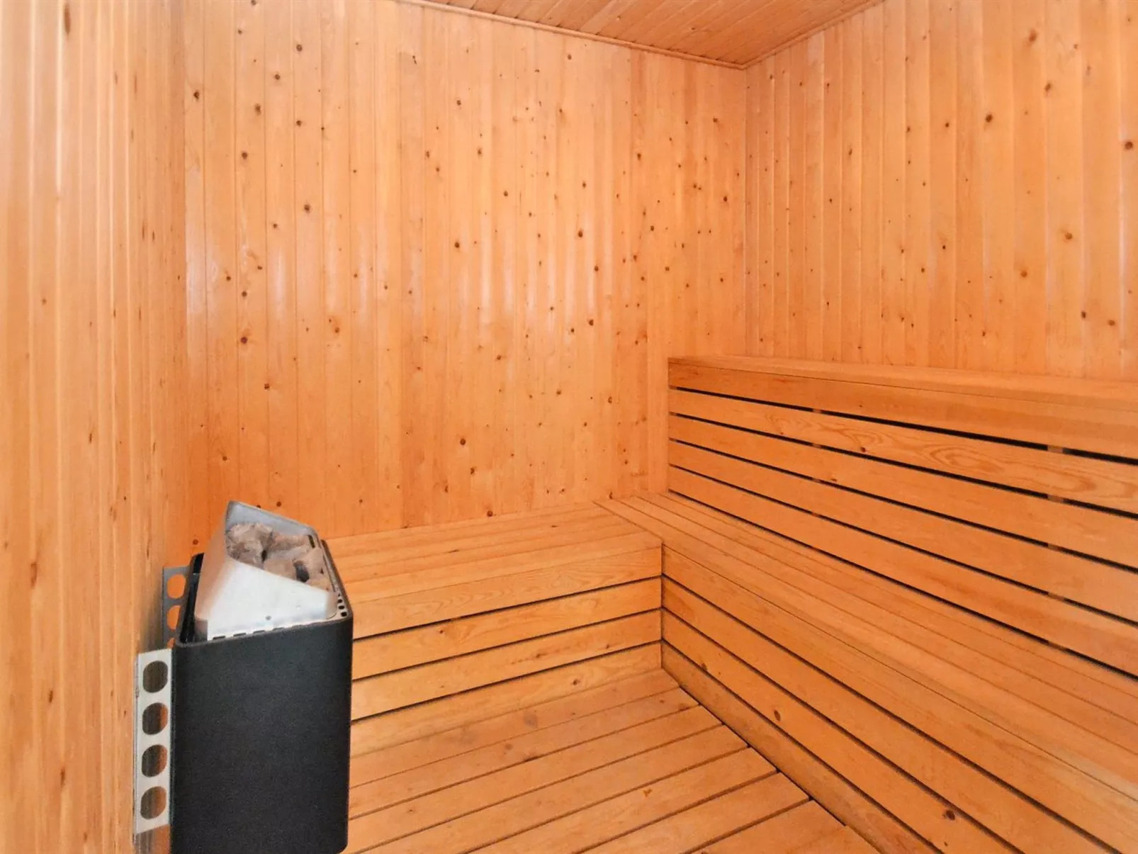 "Lenaya" - 75m from the sea-Binnen