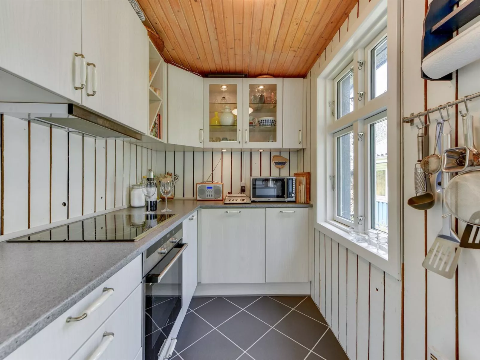 "Sebastian" - 100m to the fjord-Binnen