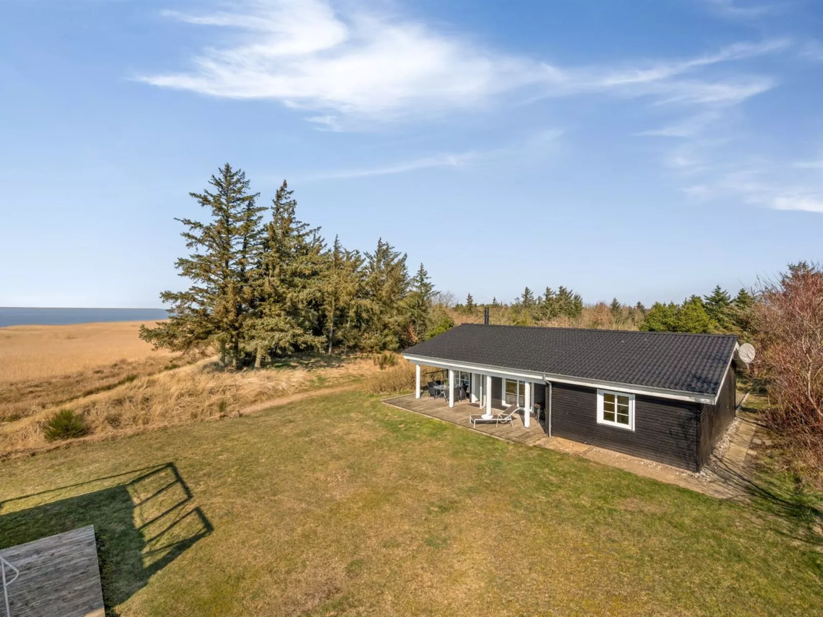 "Bjart" - 50m to the fjord-Buiten