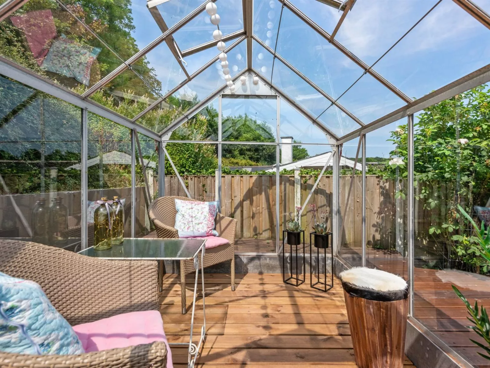 "Haraldina" - 350m to the fjord-Buiten