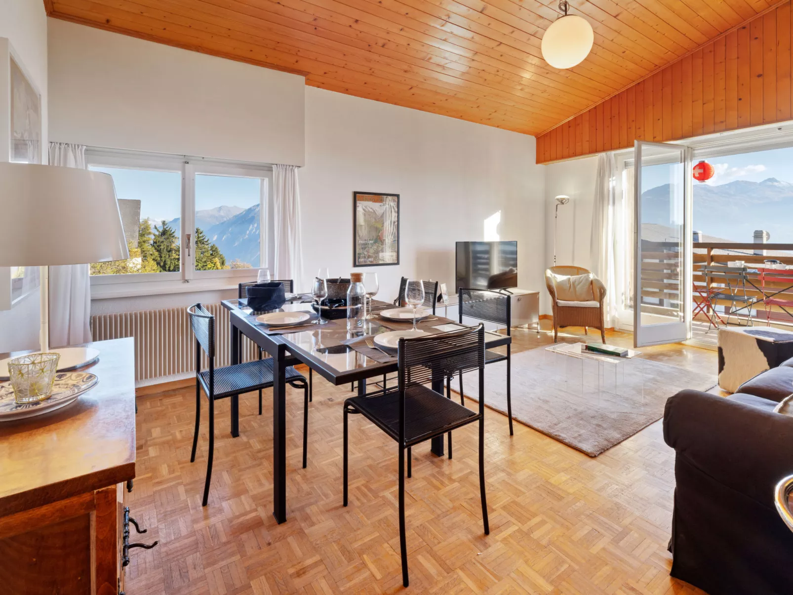 Belmont Est 80-Binnen