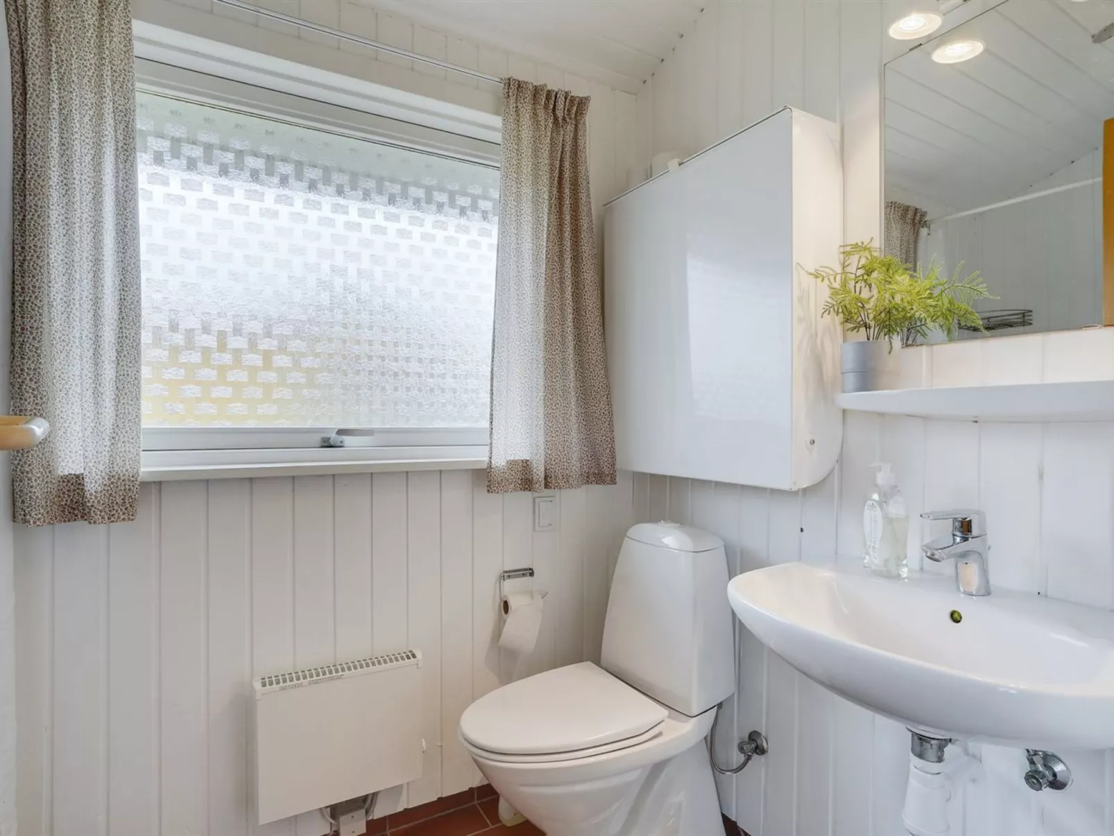 "Svea" - 400m from the sea-Binnen