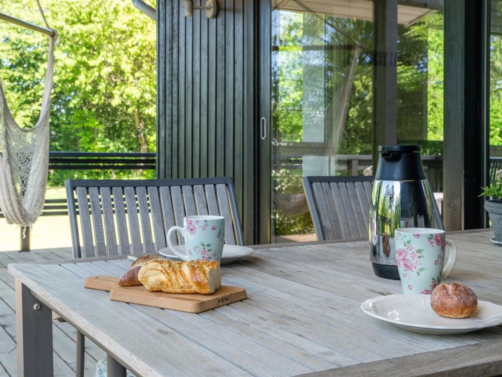 "Angantir" - 700m to the fjord-Buiten