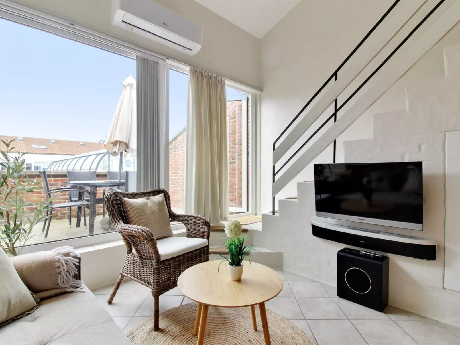 "Ulpu" - 500m from the sea - Binnen
