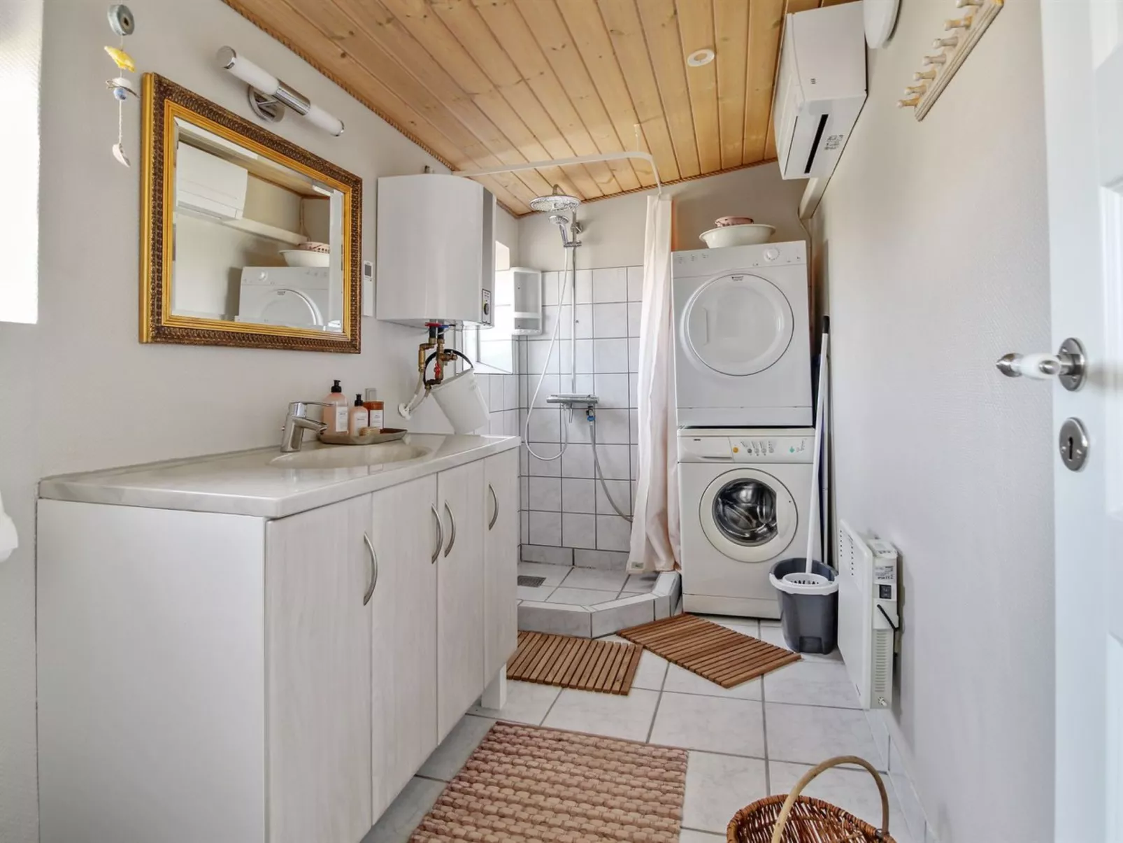 "Jorie" - 100m from the sea-Binnen