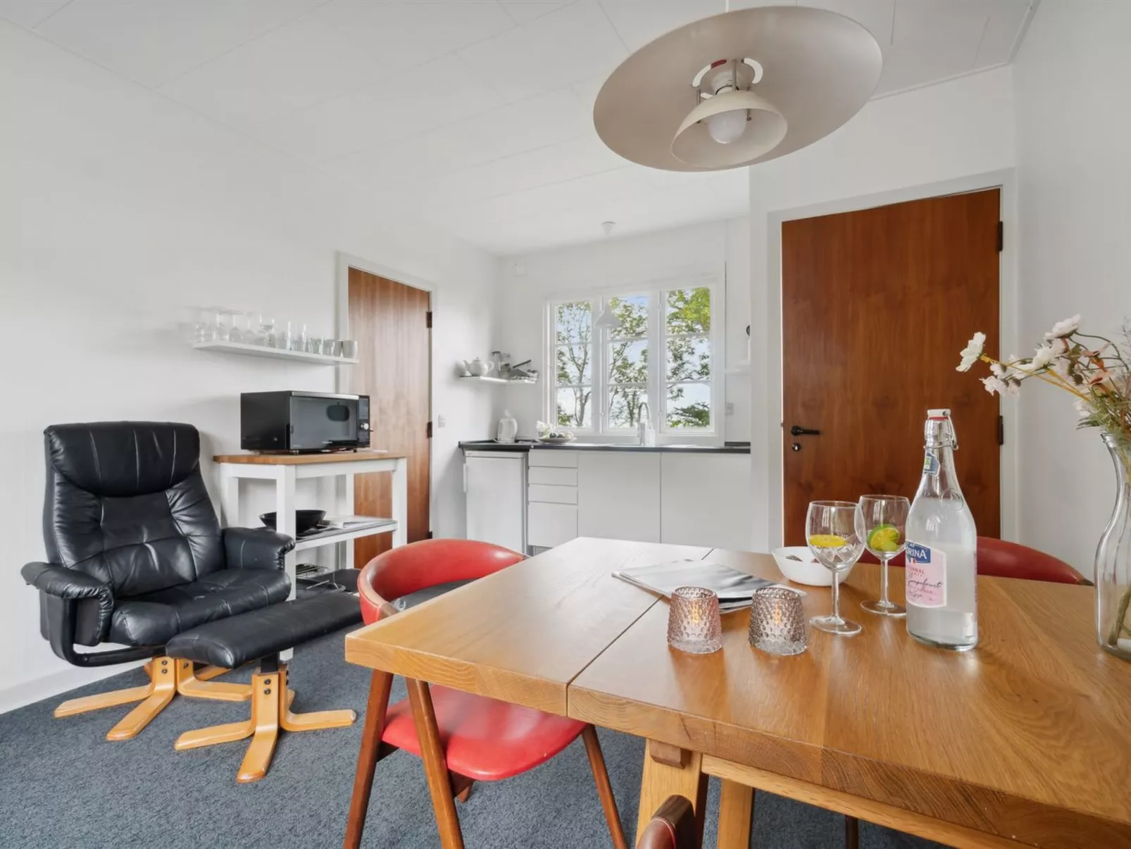 "Zina" - 25m from the sea-Binnen