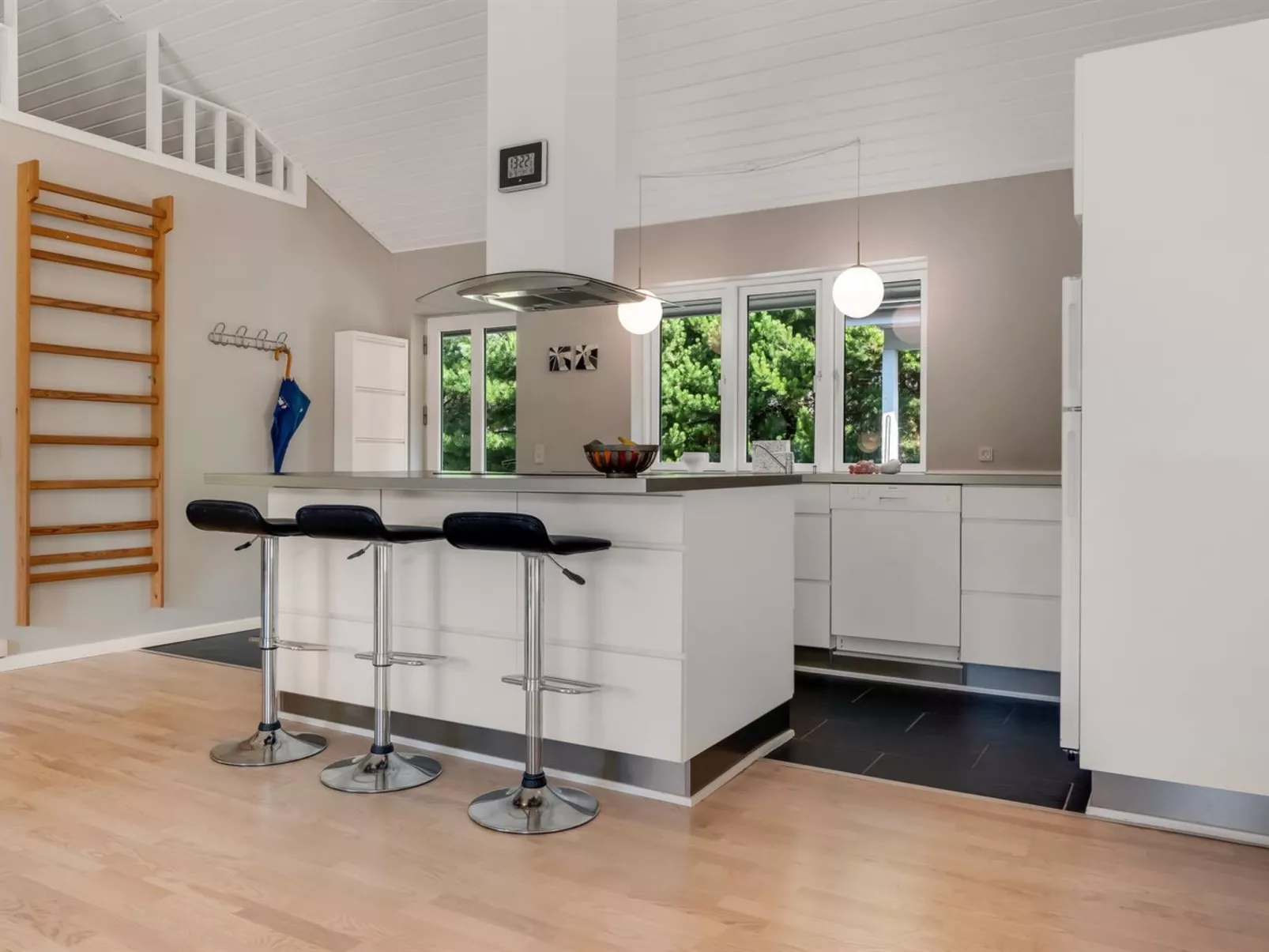 "Jurgis" - 300m from the sea-Binnen