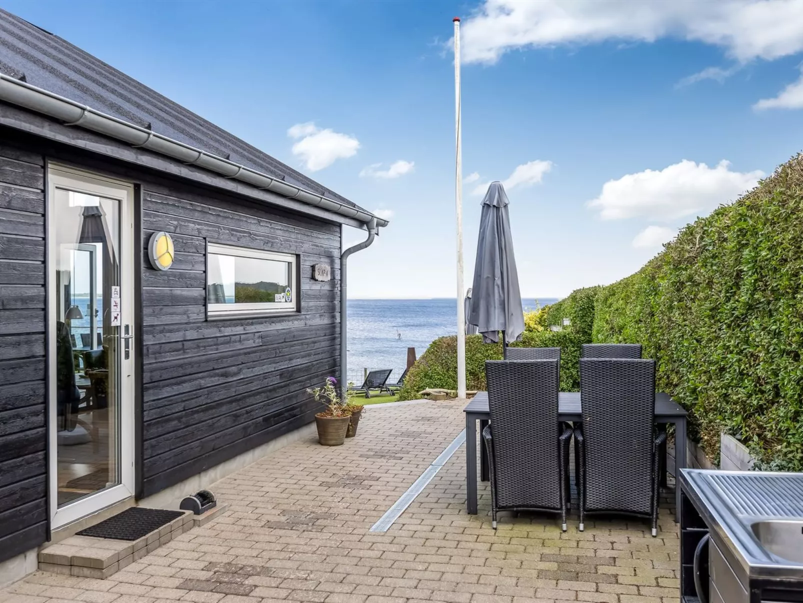 "Majbritt" - 50m from the sea-Buiten