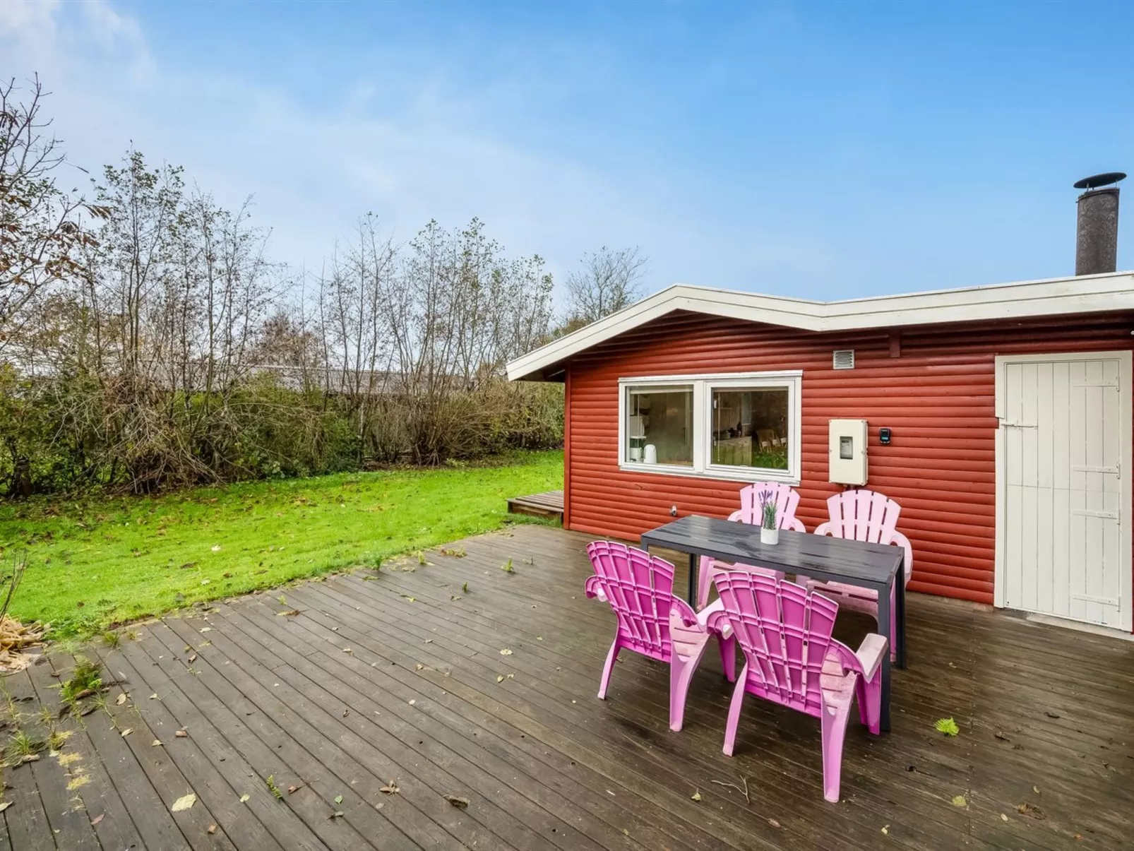 "Scarlet" - 400m to the fjord-Buiten