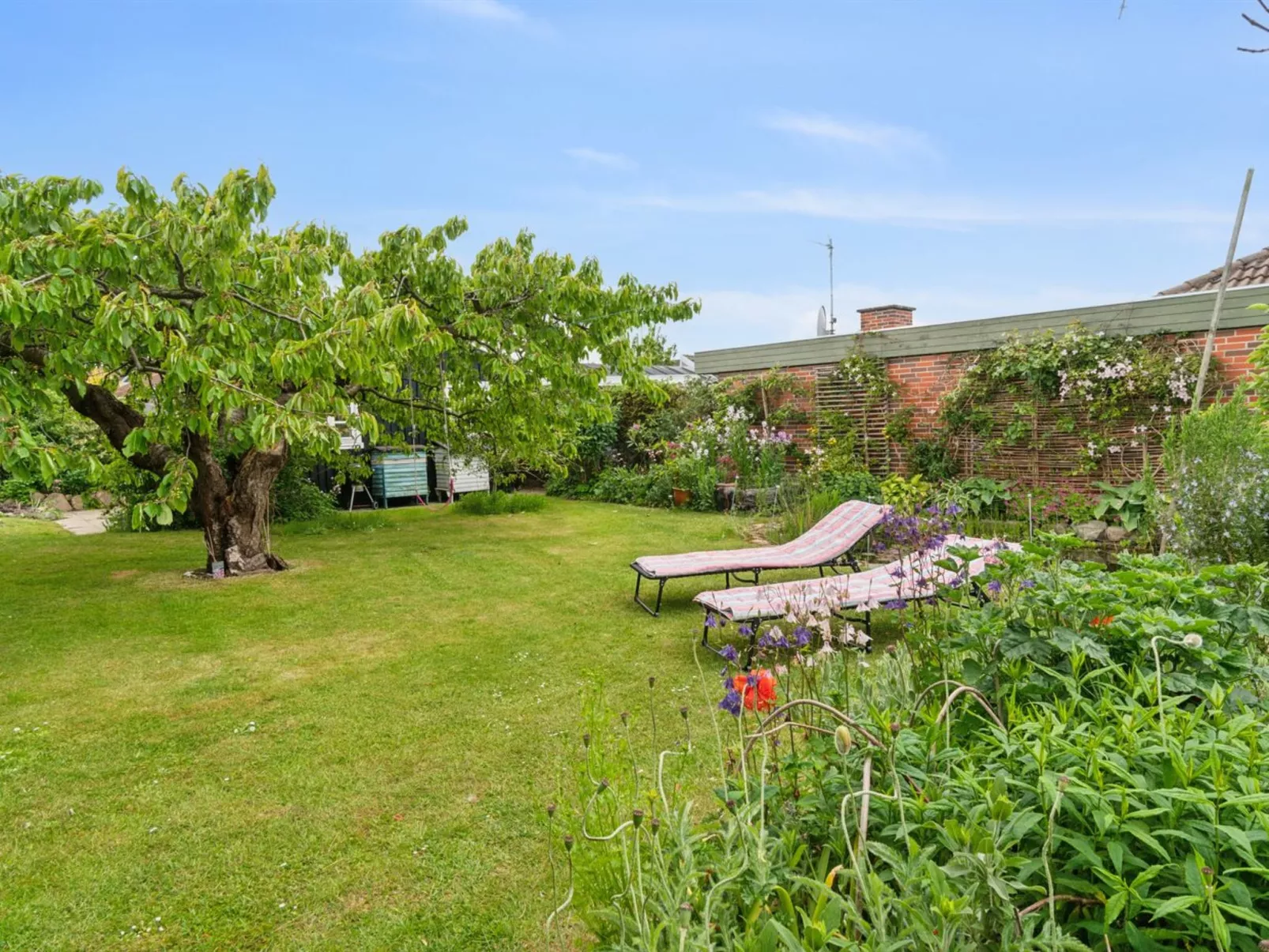 "Varma" - 25m from the sea-Buiten