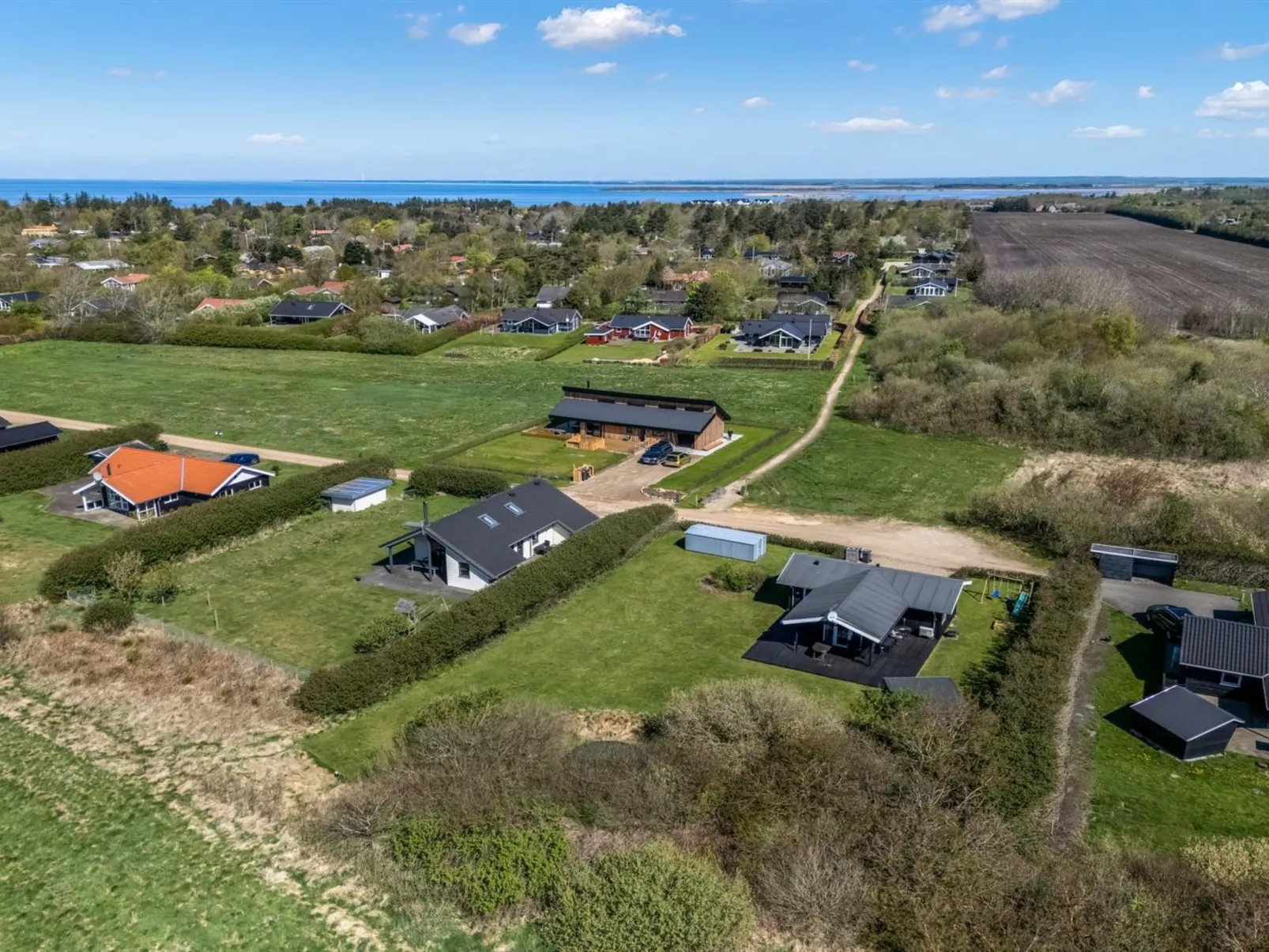 "Holm" - 700m to the fjord-Buiten