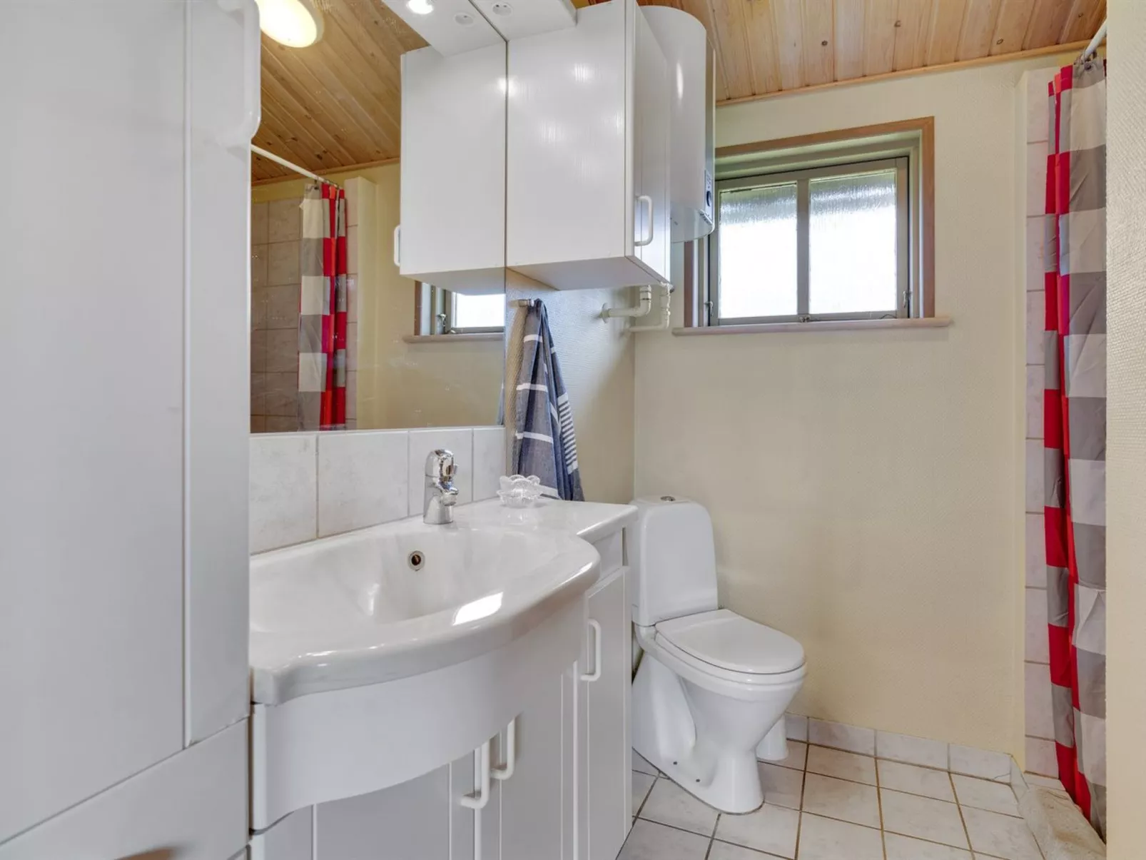 "Raika" - 450m to the fjord-Binnen