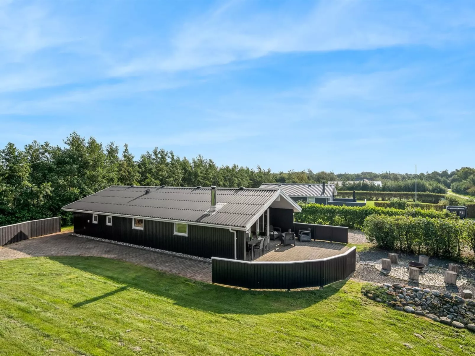 "Robertha" - 800m to the fjord-Buiten