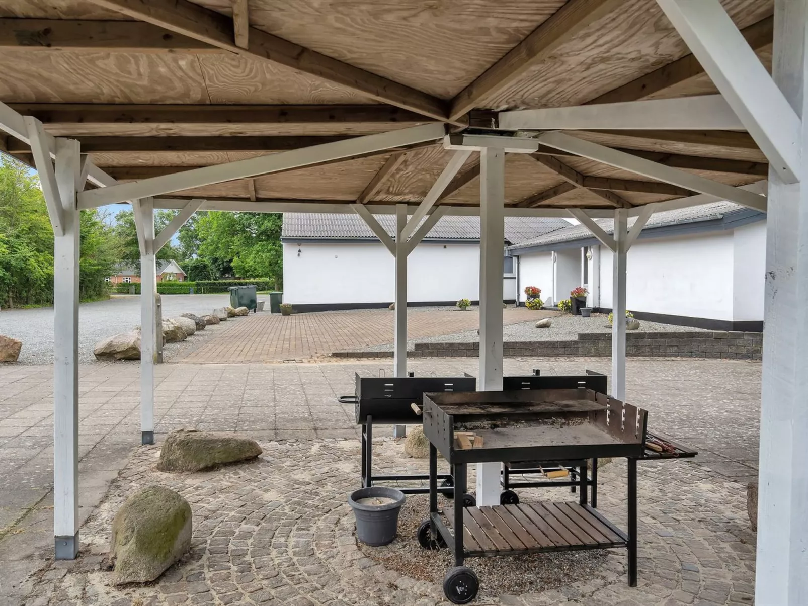 "Arne" - 20km from the sea-Binnen