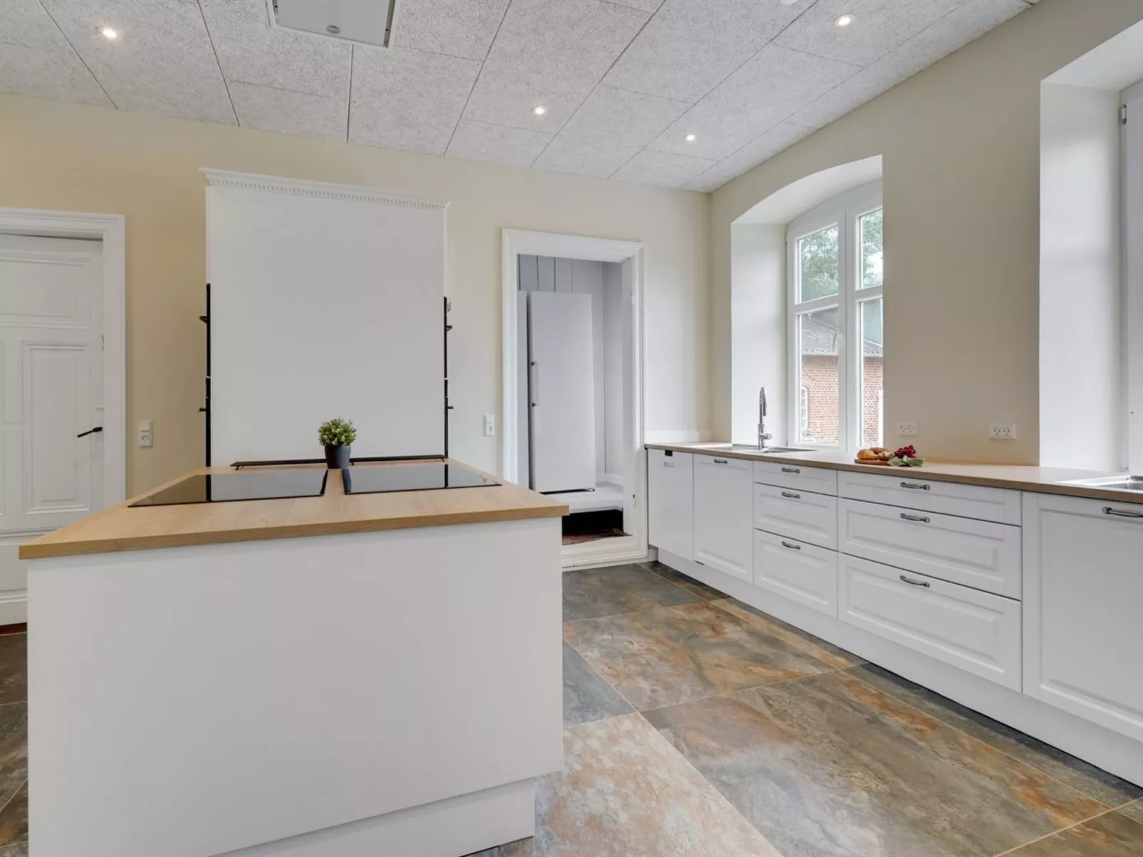 "Niki" - 15km from the sea-Binnen