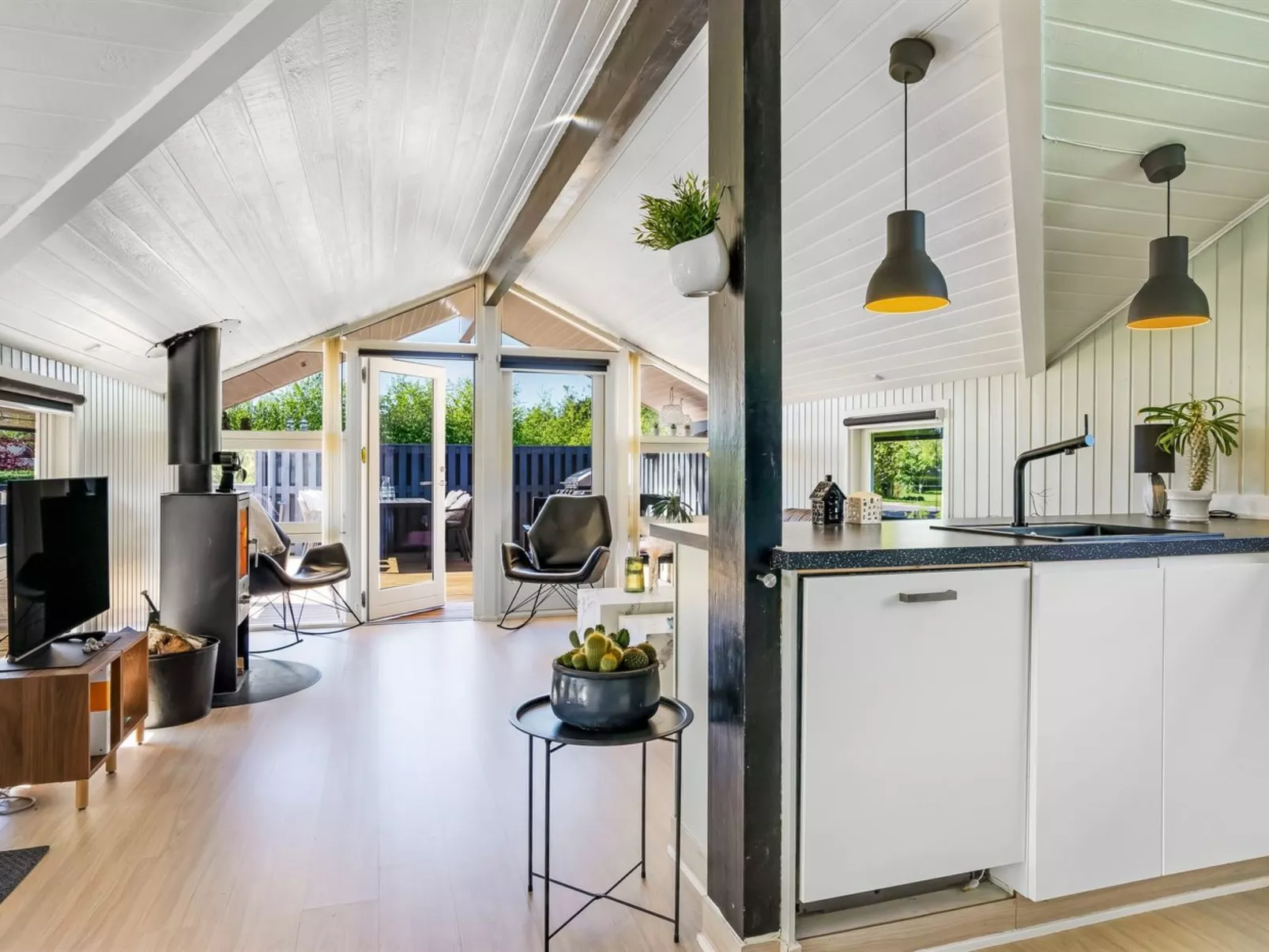 "Bryti" - 500m from the sea-Binnen