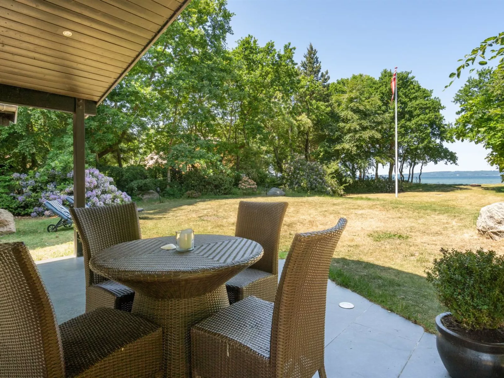 "Kennet" - 30m from the sea-Buiten