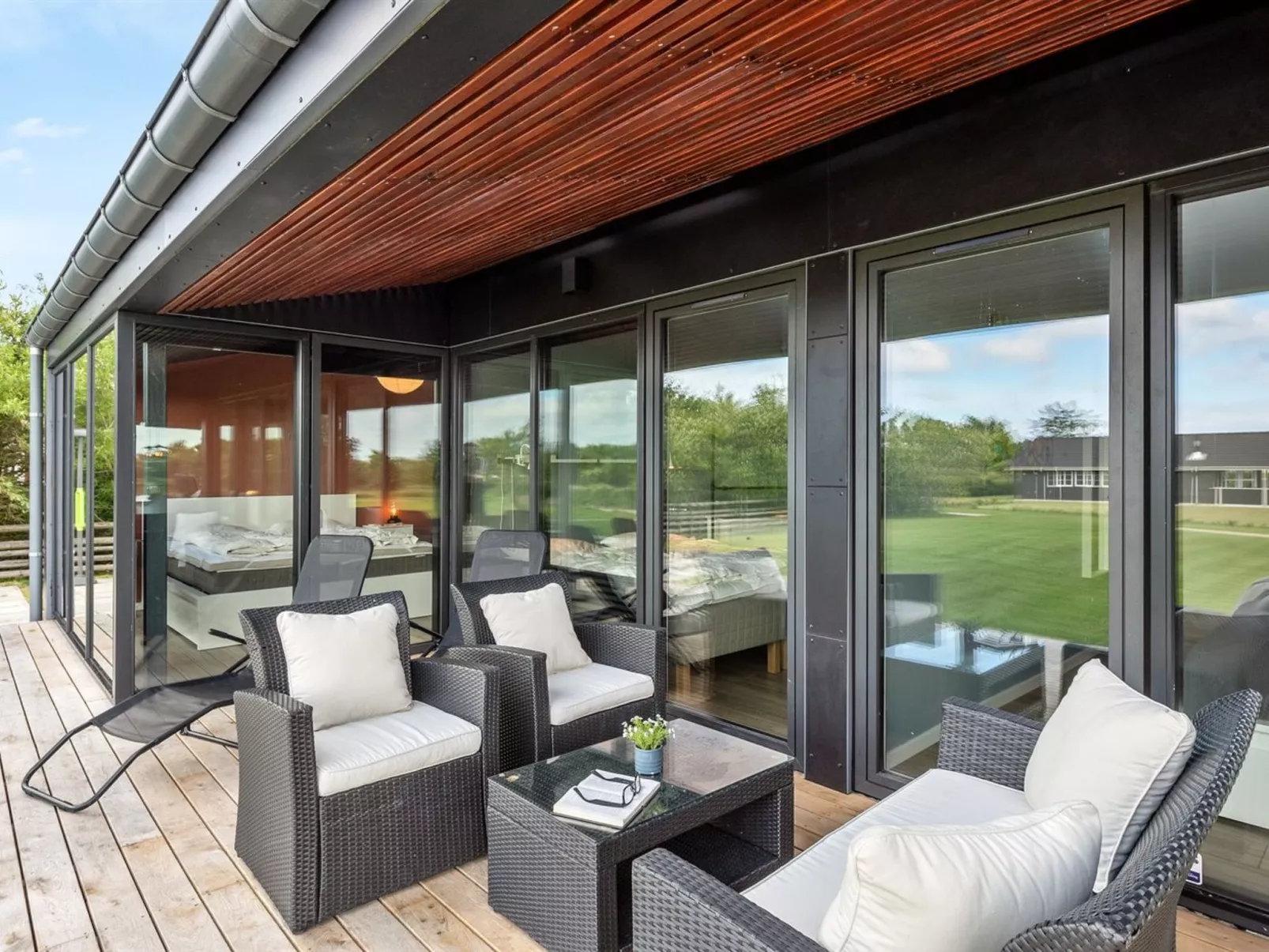 "Emilie" - 250m to the fjord-Buiten