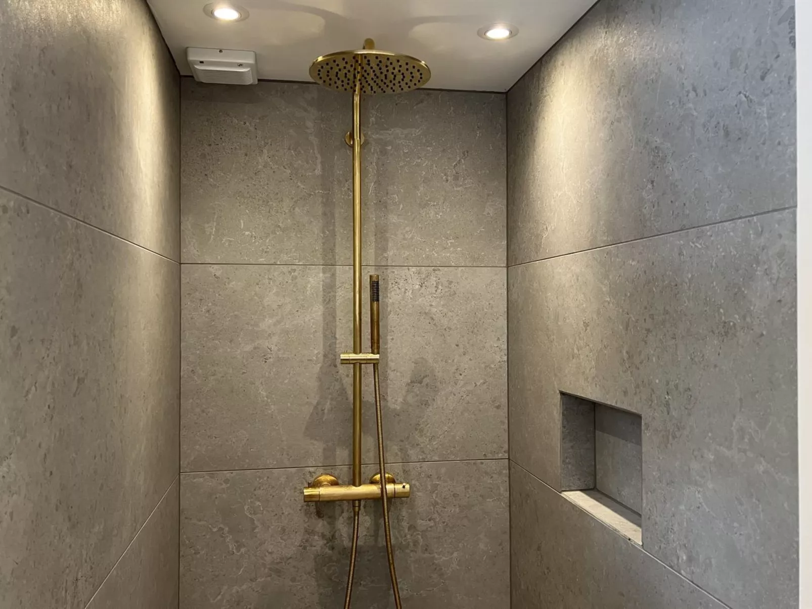 "Alita" - 300m from the sea-Binnen