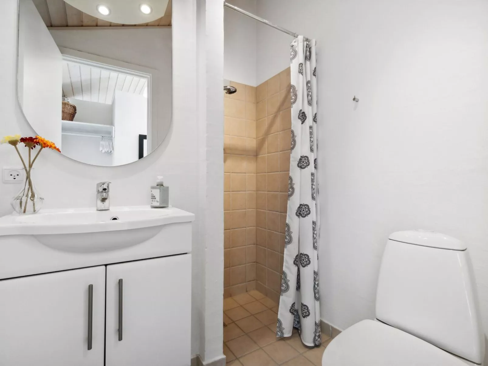 "Miriam" - 400m from the sea-Binnen