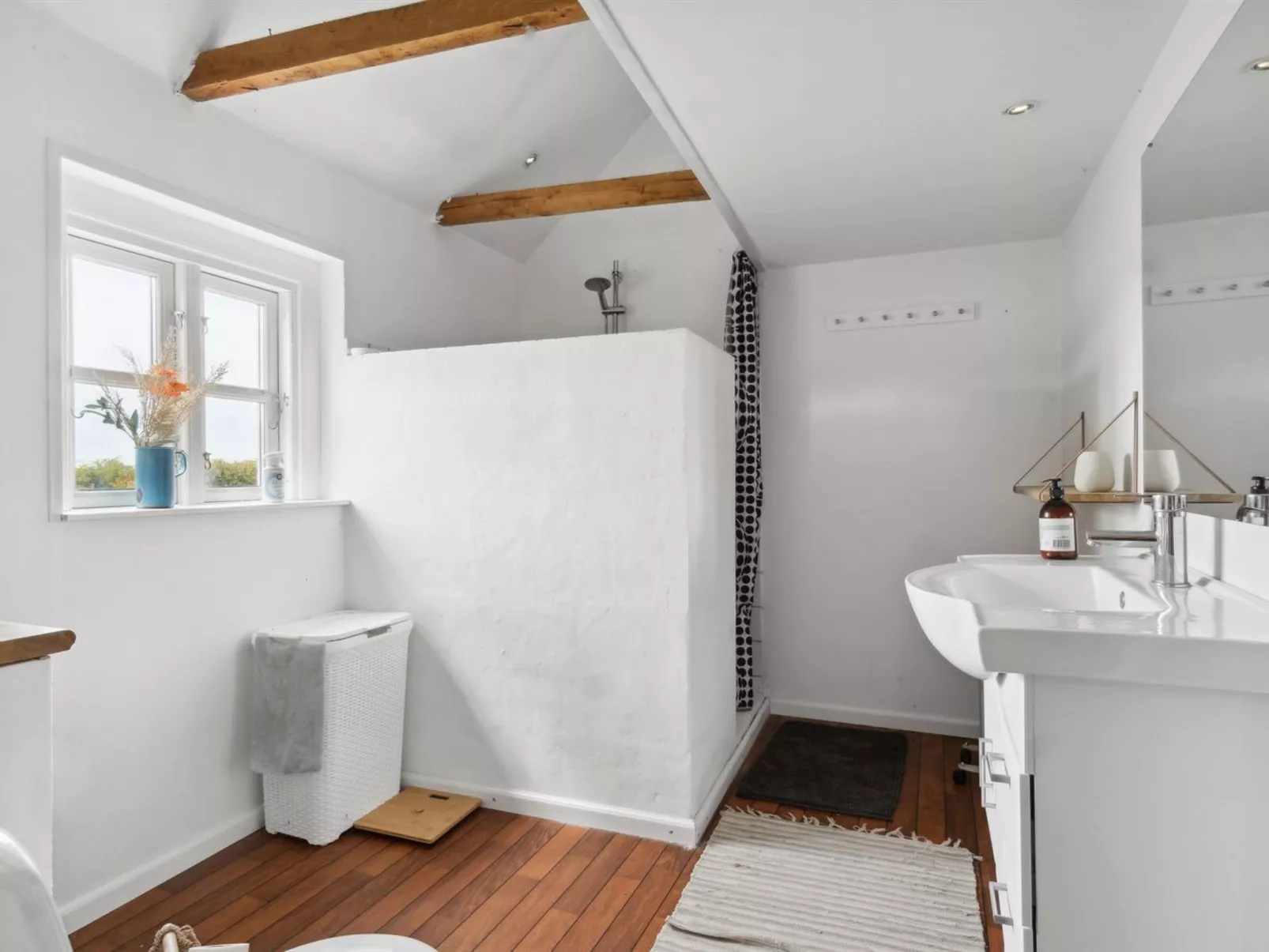 "Finja" - 6km from the sea-Binnen