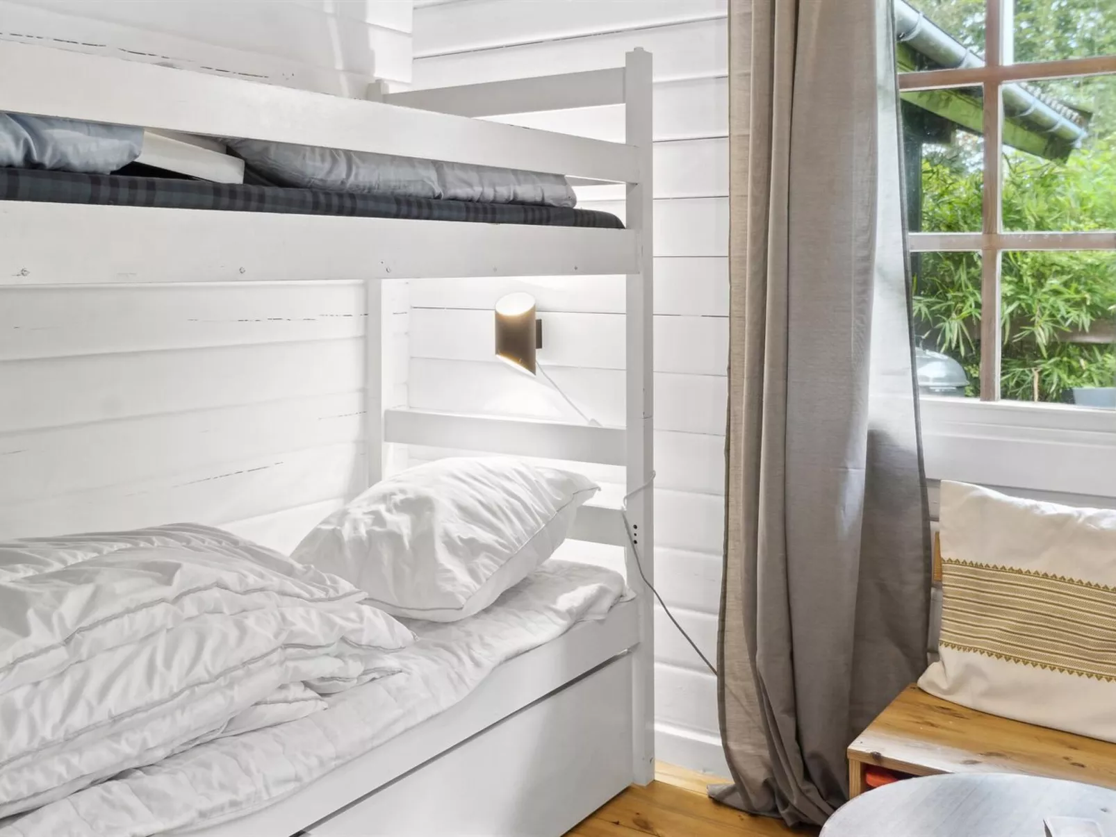 "Neela" - 300m from the sea-Binnen