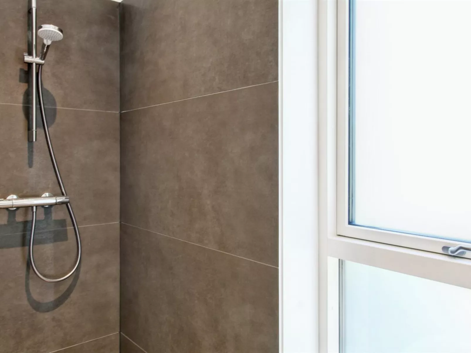 "Razmo" - 2.5km from the sea-Binnen