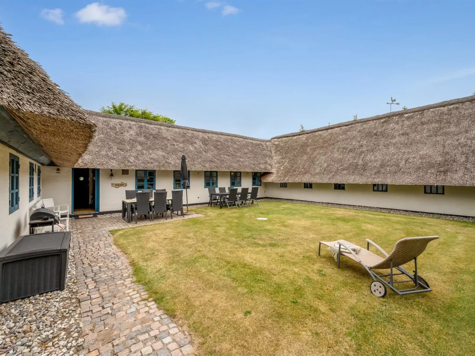 "Tatiane" - 10km from the sea-Buiten