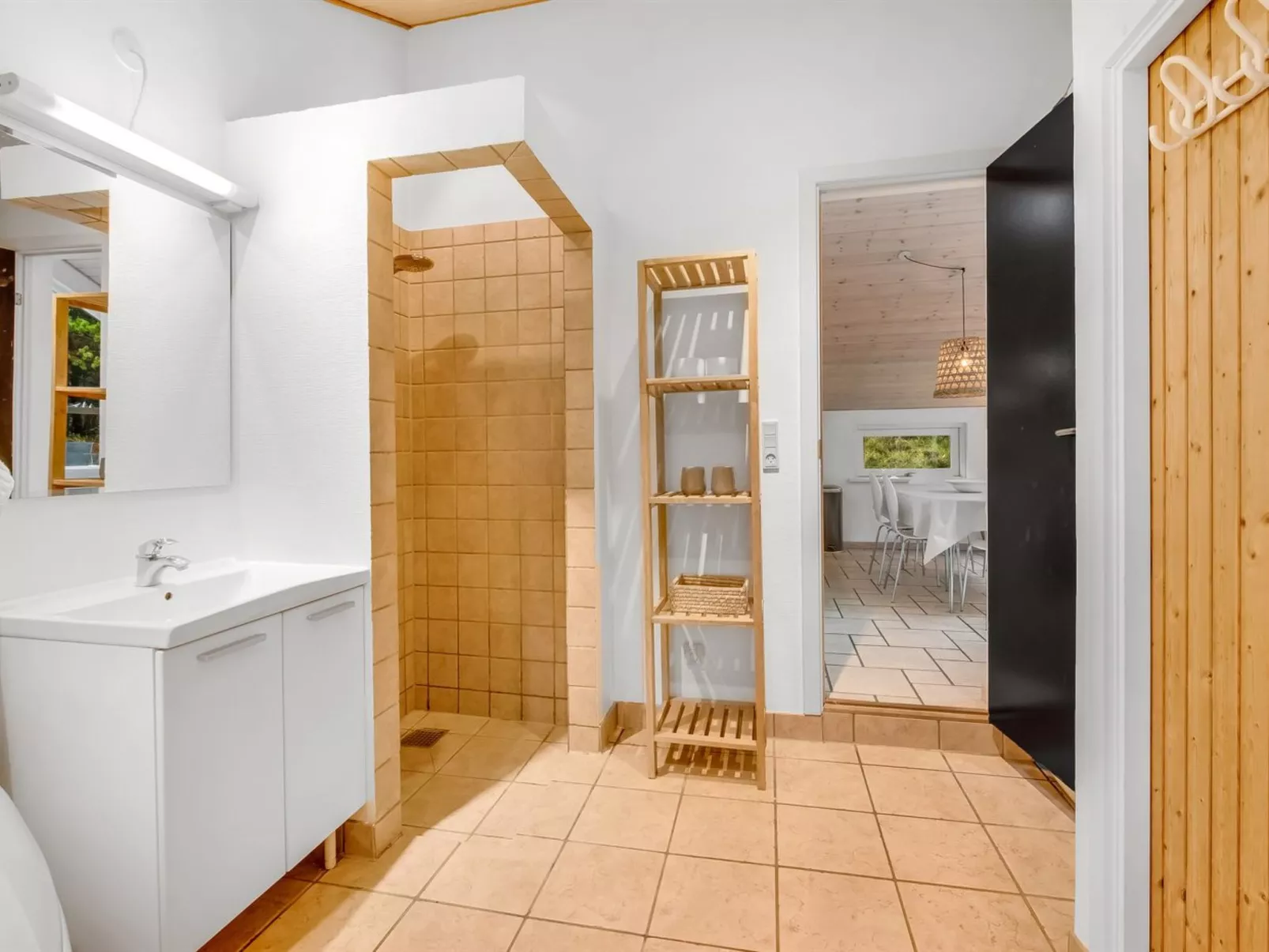 "Emila" - 2.2km from the sea-Binnen