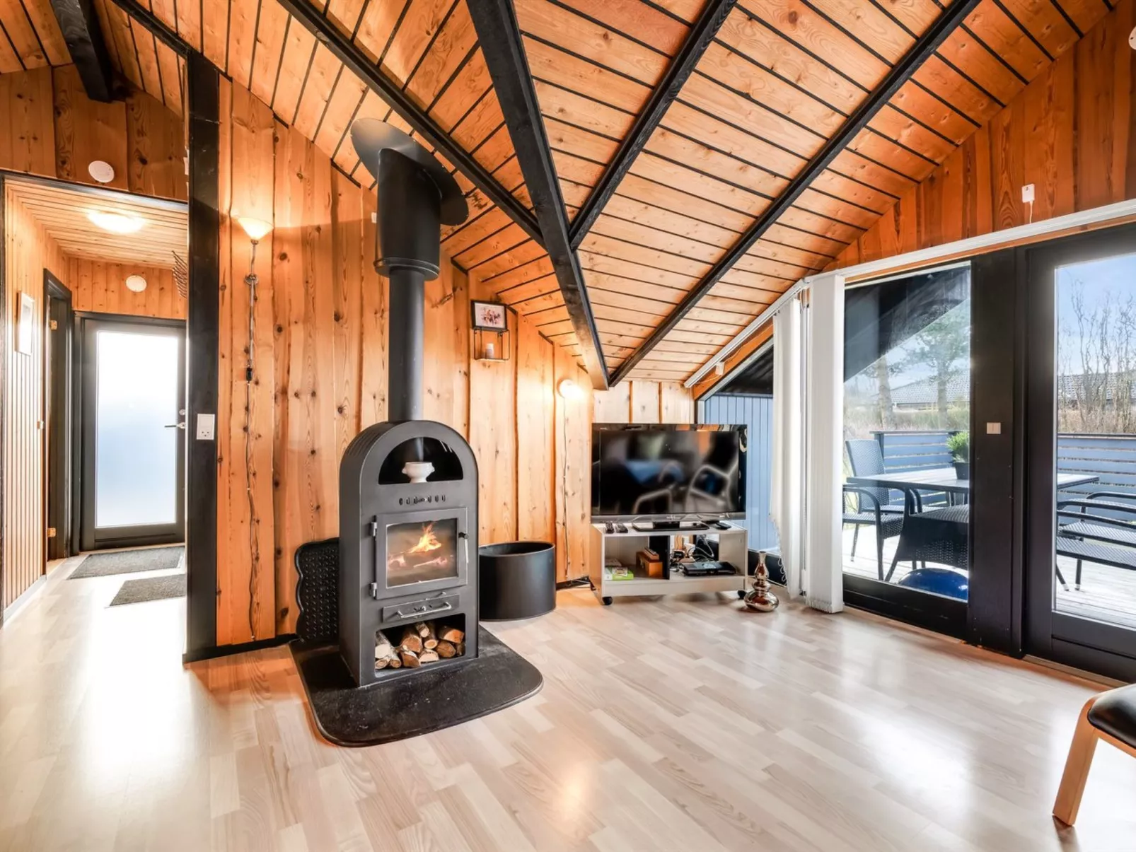 "Tjana" - 6km from the sea-Binnen