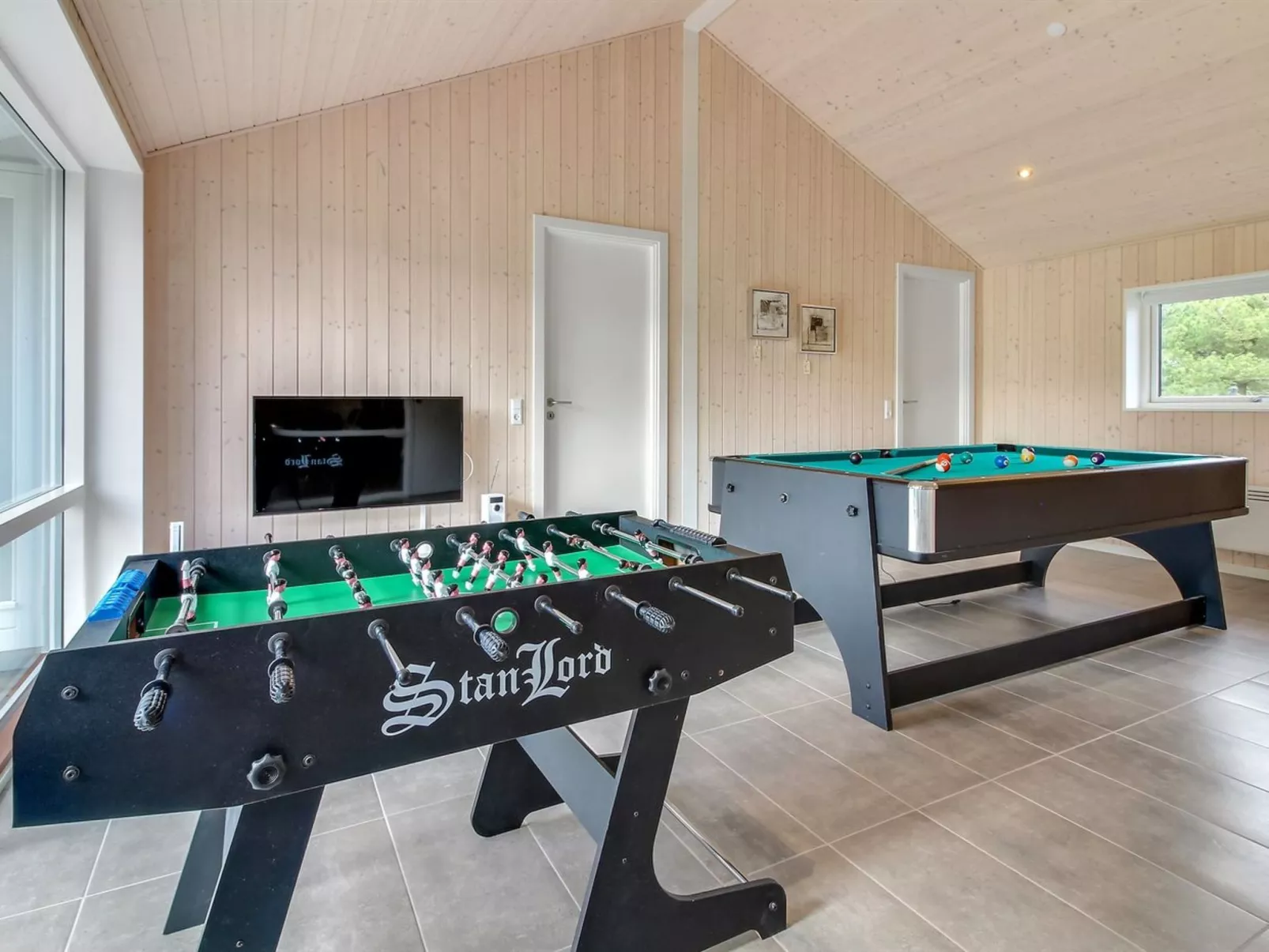 "Dior" - 1.4km from the sea-Binnen