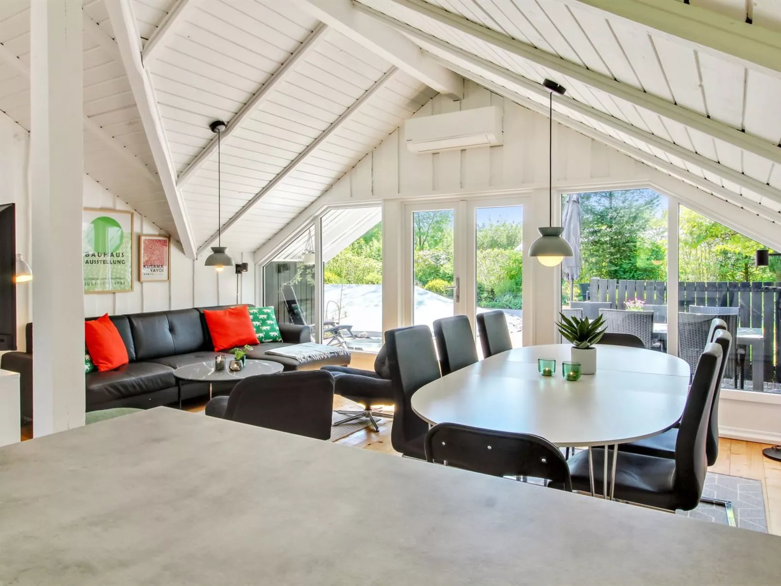 "Jaakob" - 30km from the sea-Binnen