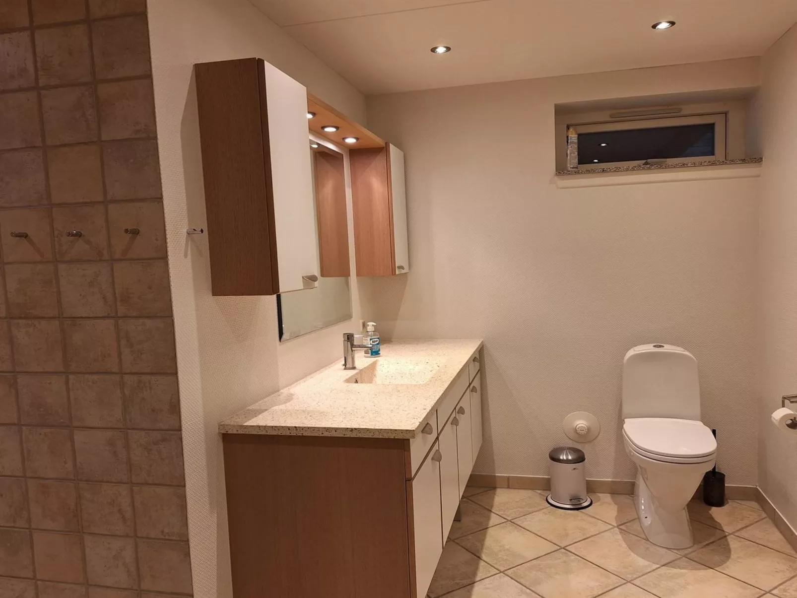 "Eleanore" - 25m from the sea-Binnen