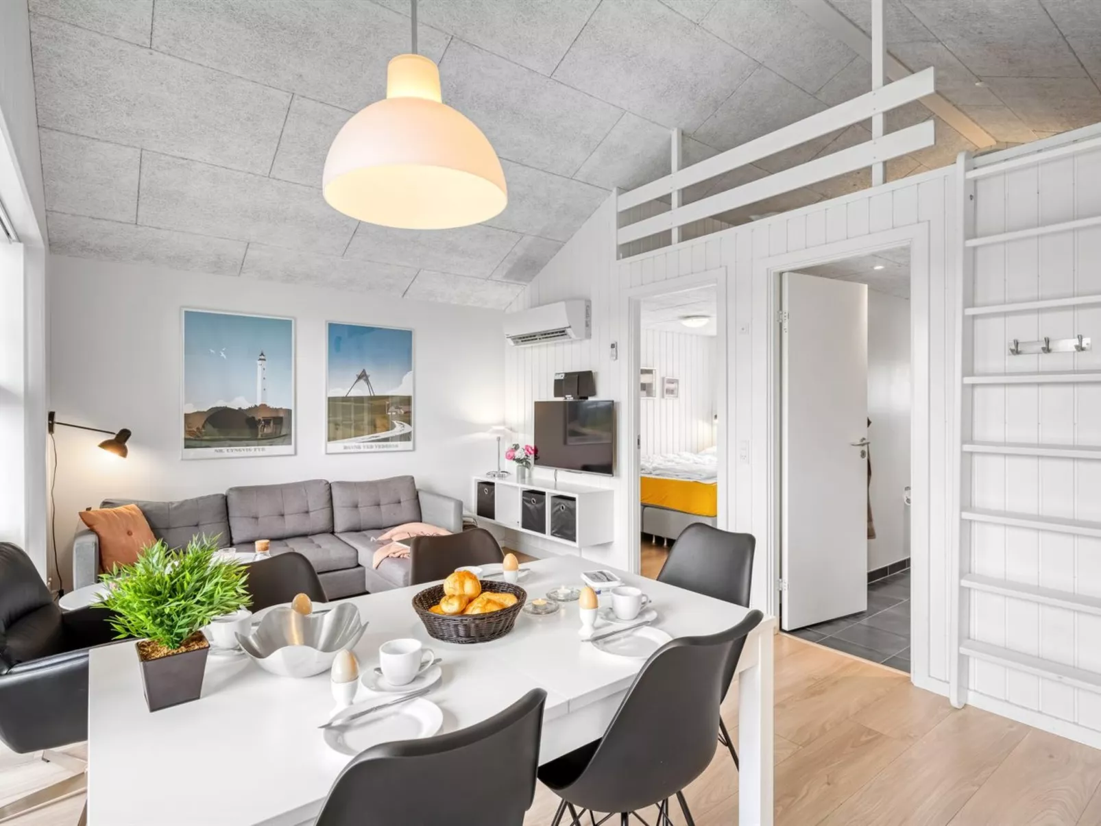 "Antonelle" -  from the sea-Binnen