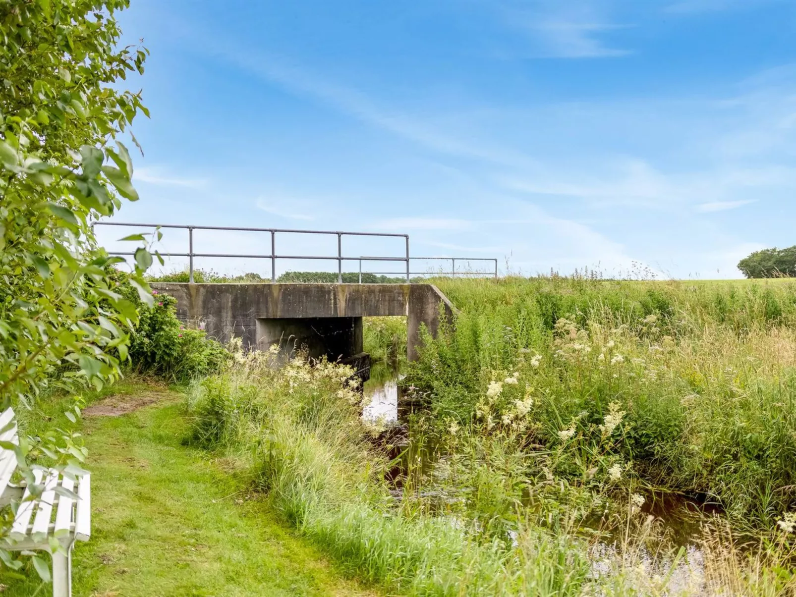 "Saran" - 30km from the sea-Buiten