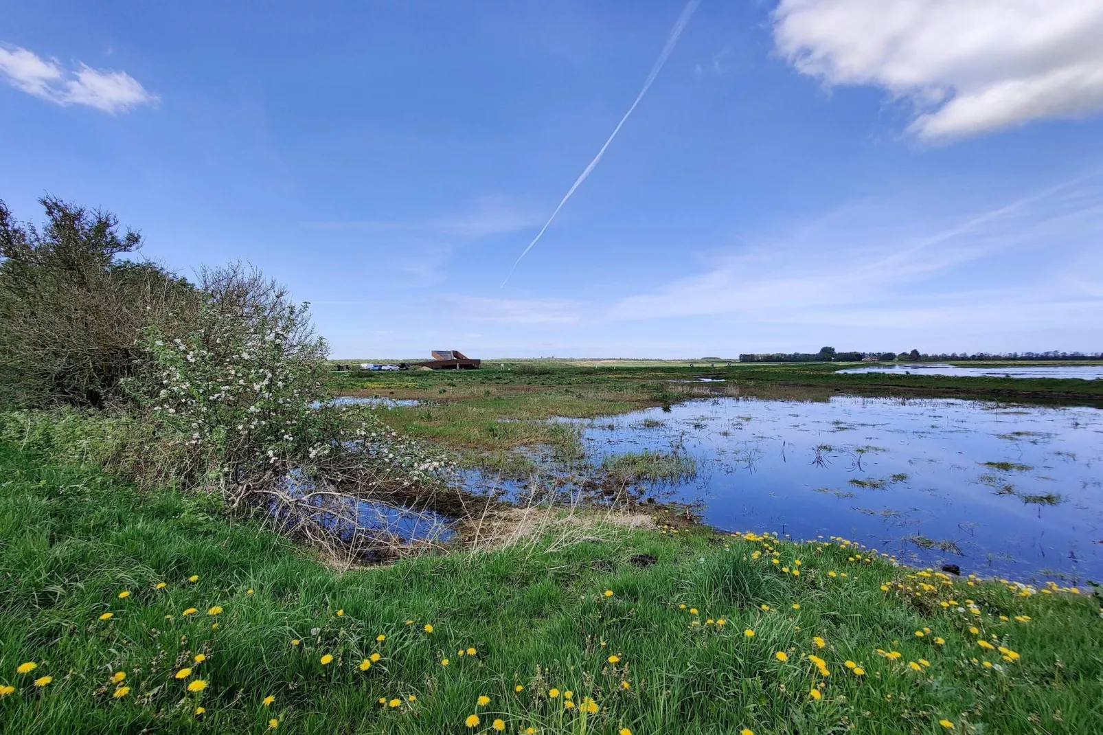 Rustiek huisje met open haard-Waterzicht