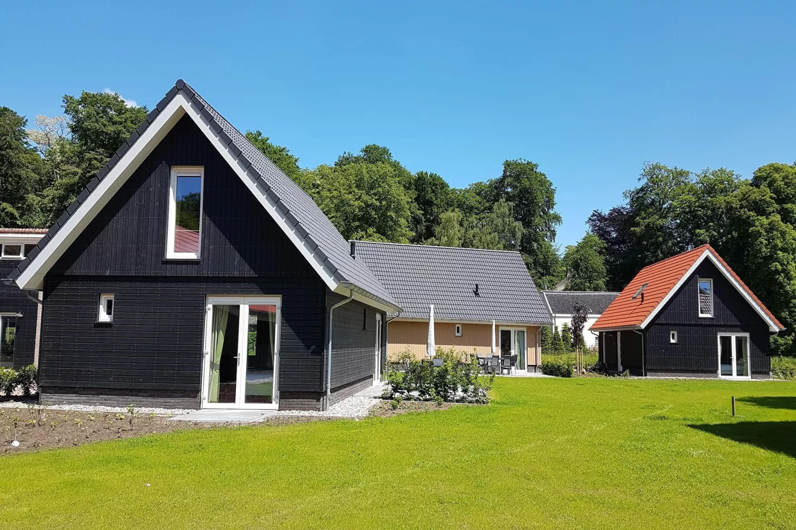 Villapark Ehzerburg 2-Buitenkant zomer