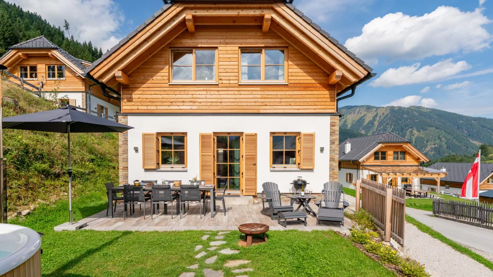 Alpenjoy Lodge-Buitenkant zomer