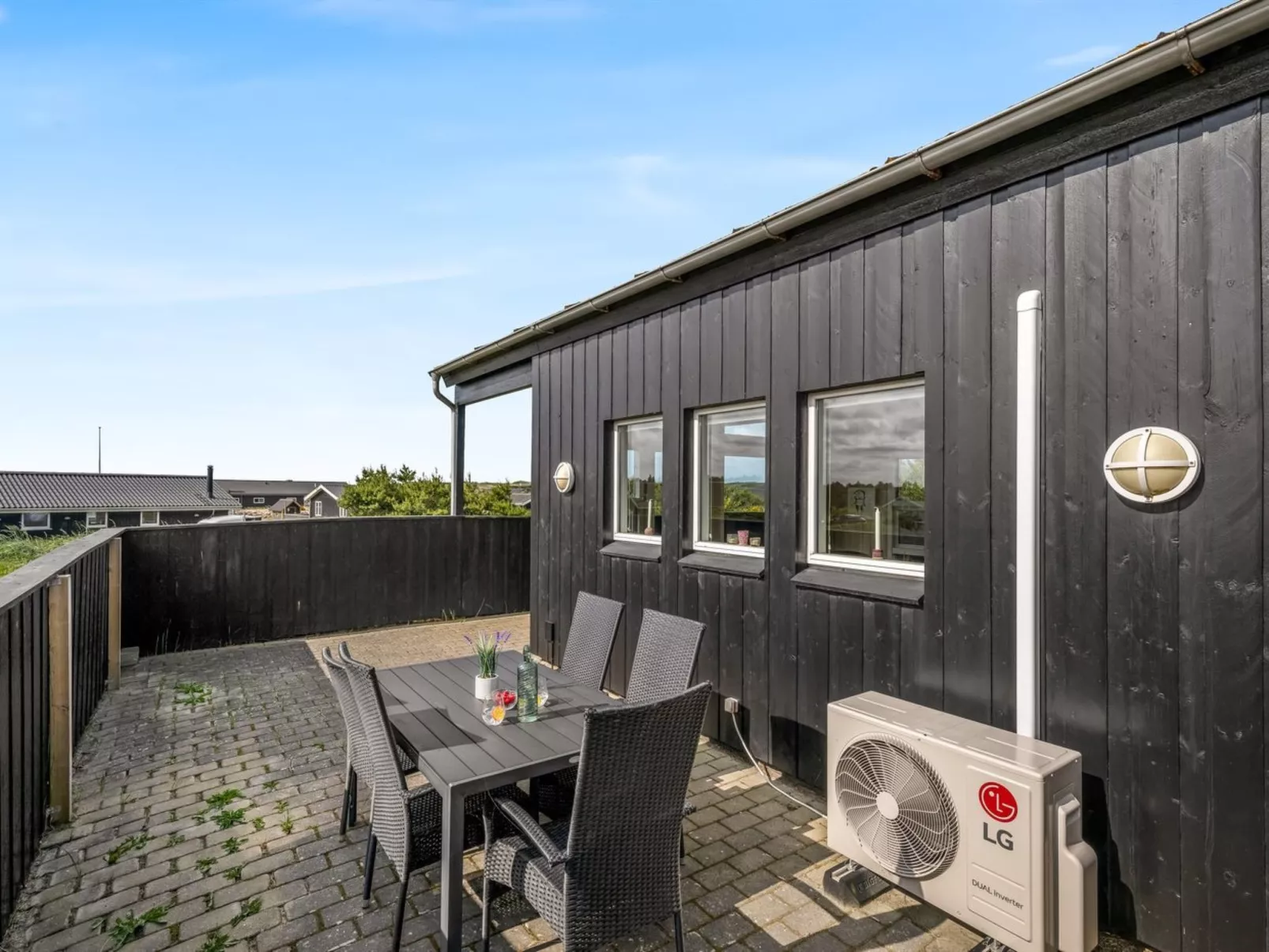 "Temjana" -  from the sea-Buiten