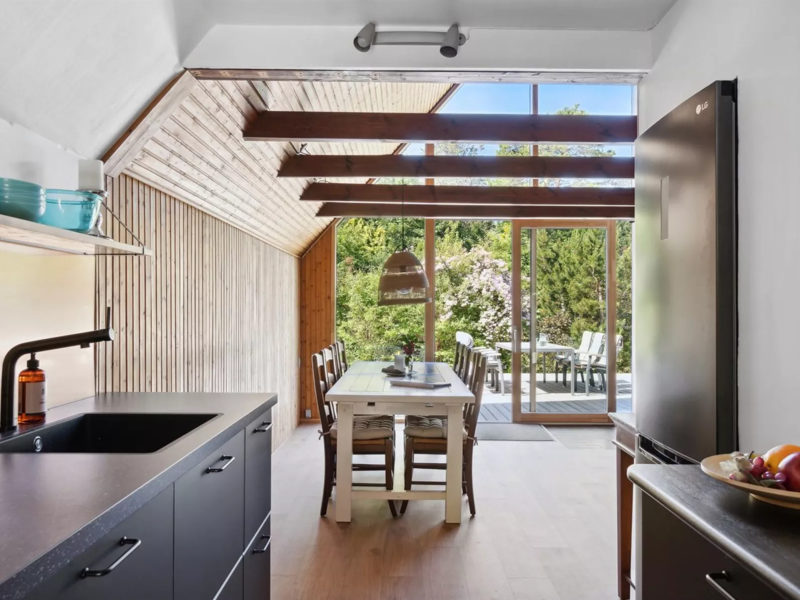 "Anssi" - 300m from the sea-Binnen