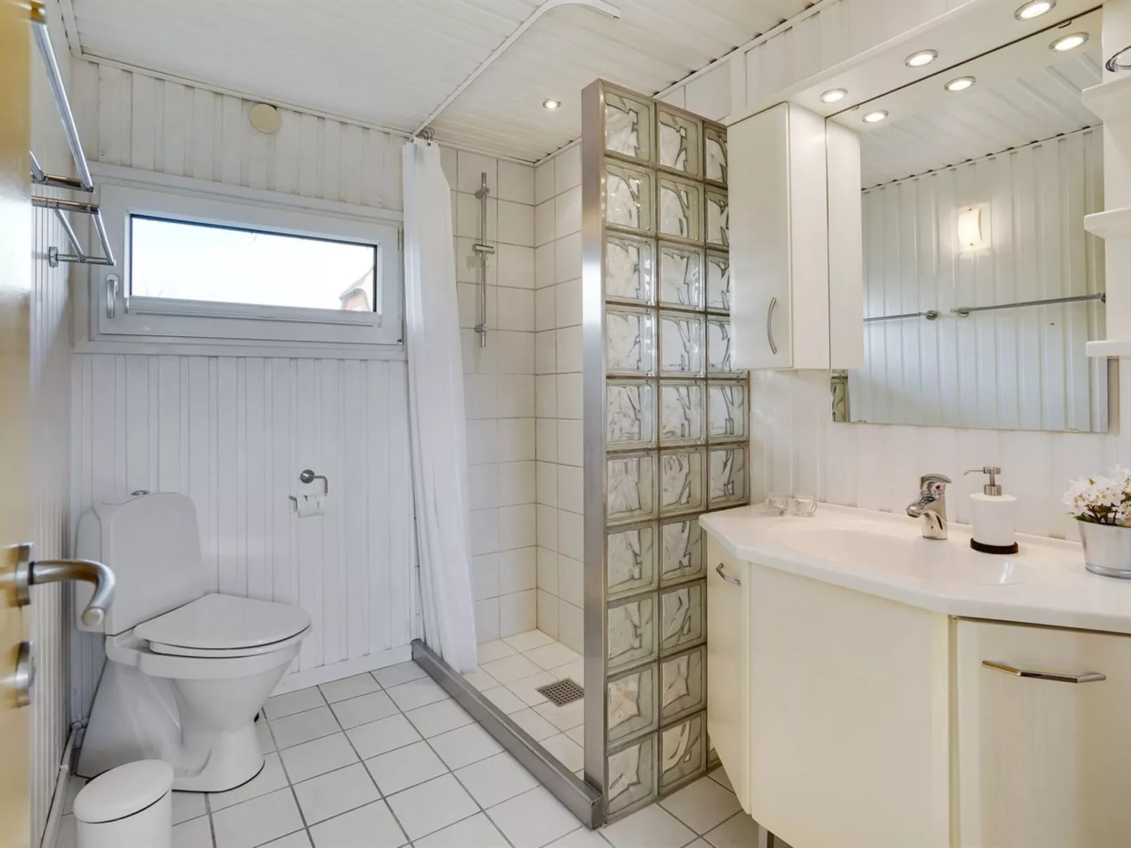 "Henric" - 100m from the sea-Binnen