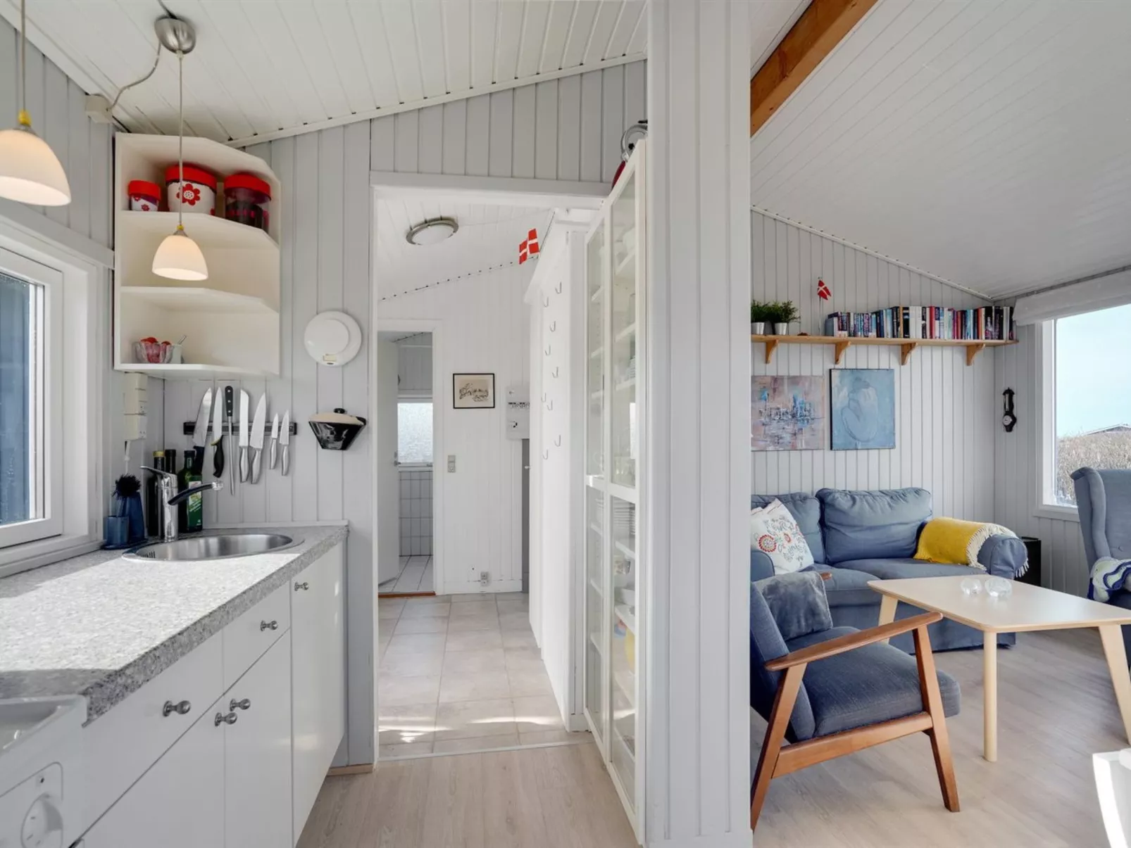 "Jace" - 75m from the sea-Binnen