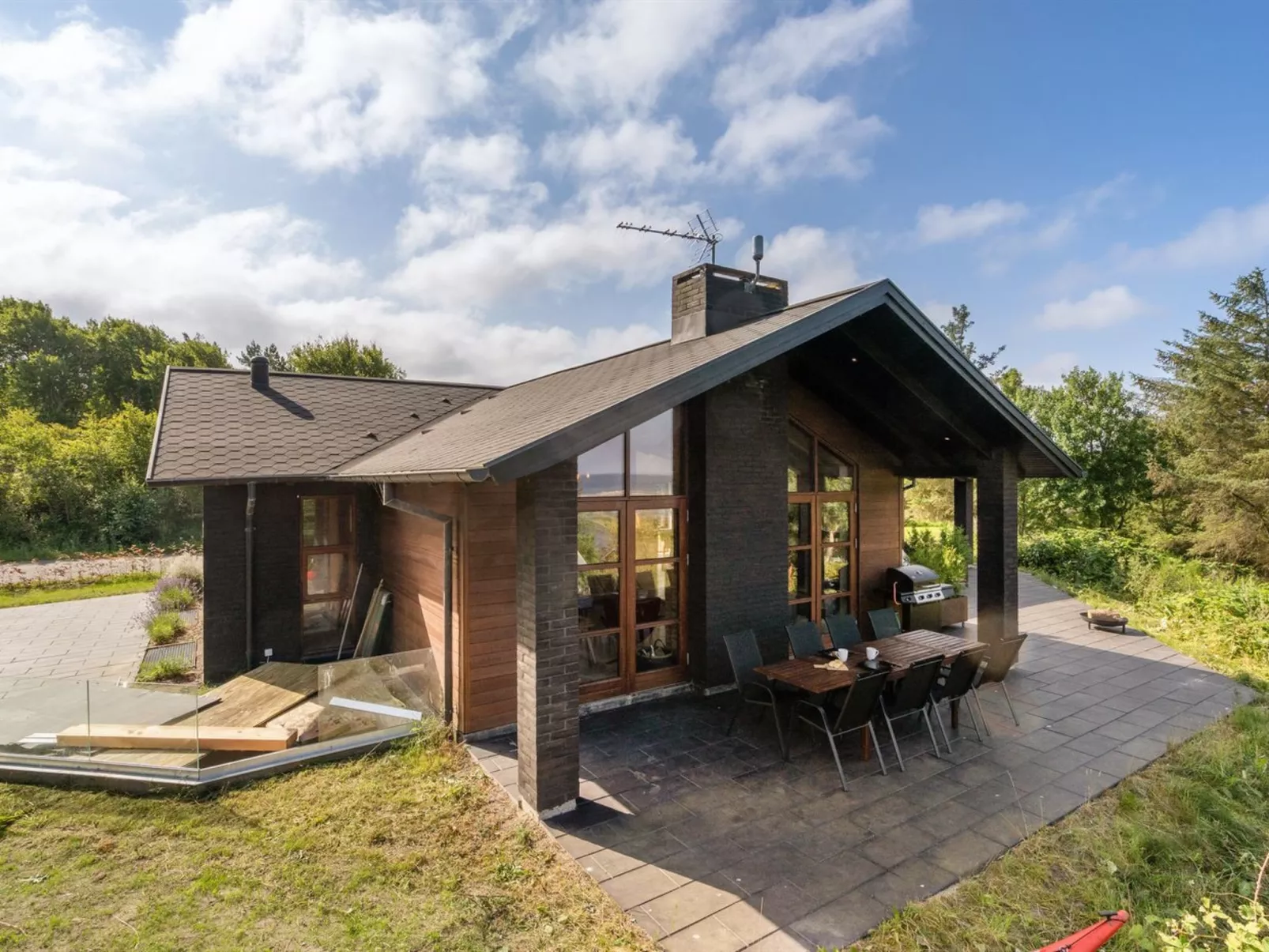 "Andri" - 600m to the fjord-Buiten