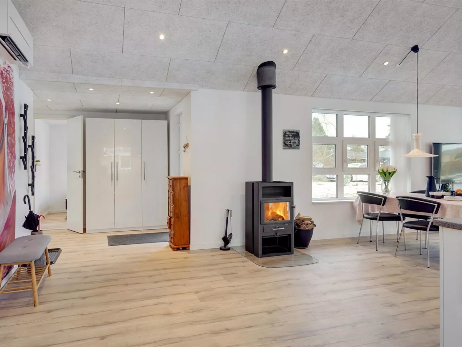 "Jurien" - 450m from the sea-Binnen