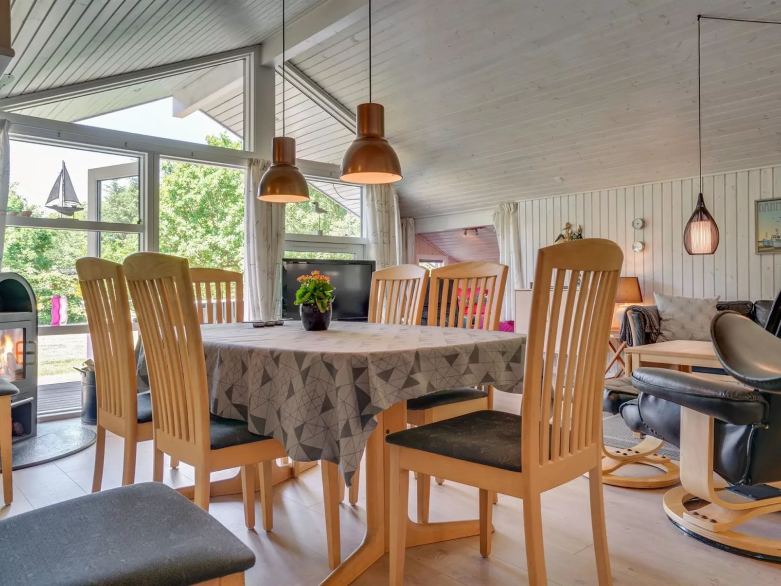 "Esaline" - 400m from the sea-Binnen