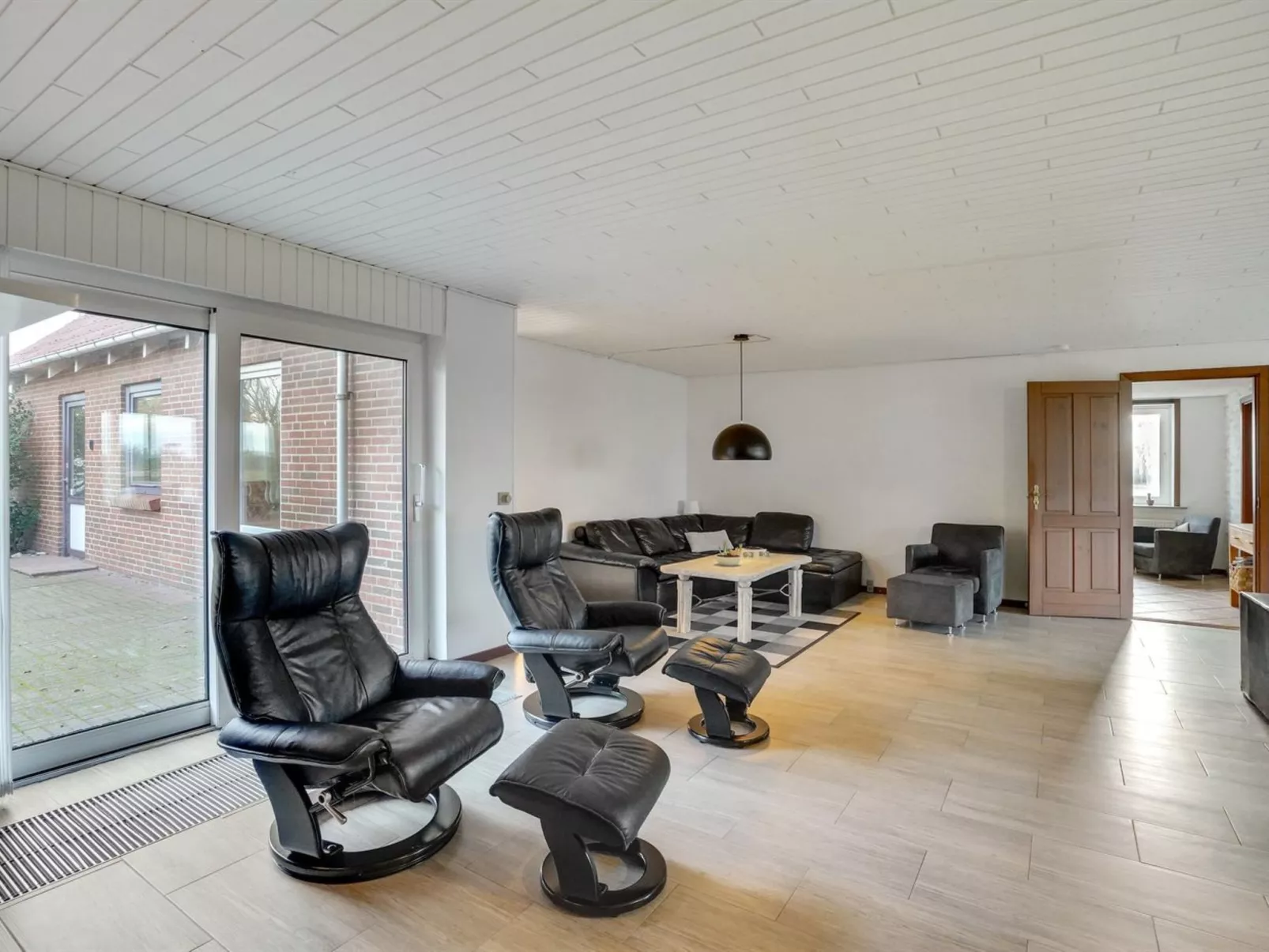 "Rahild" - 2km to the fjord-Binnen