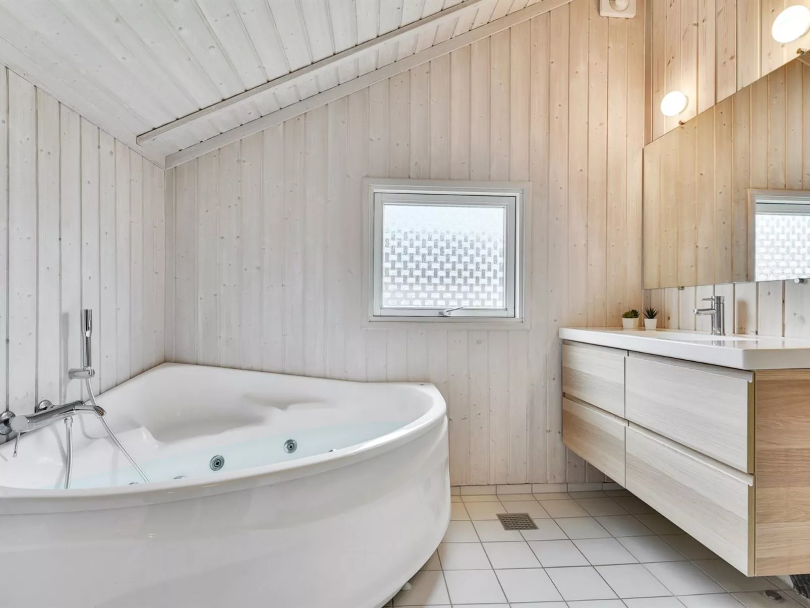 "Tore" - 200m from the sea-Binnen